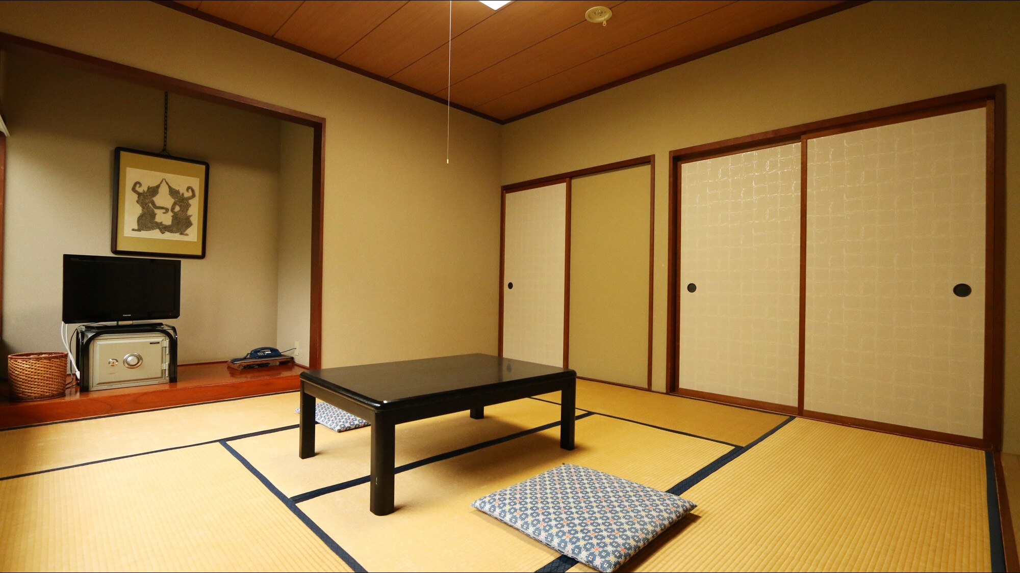 Guest room: Kikyou (Japanese-style room with 8 tatami mats and toilet)