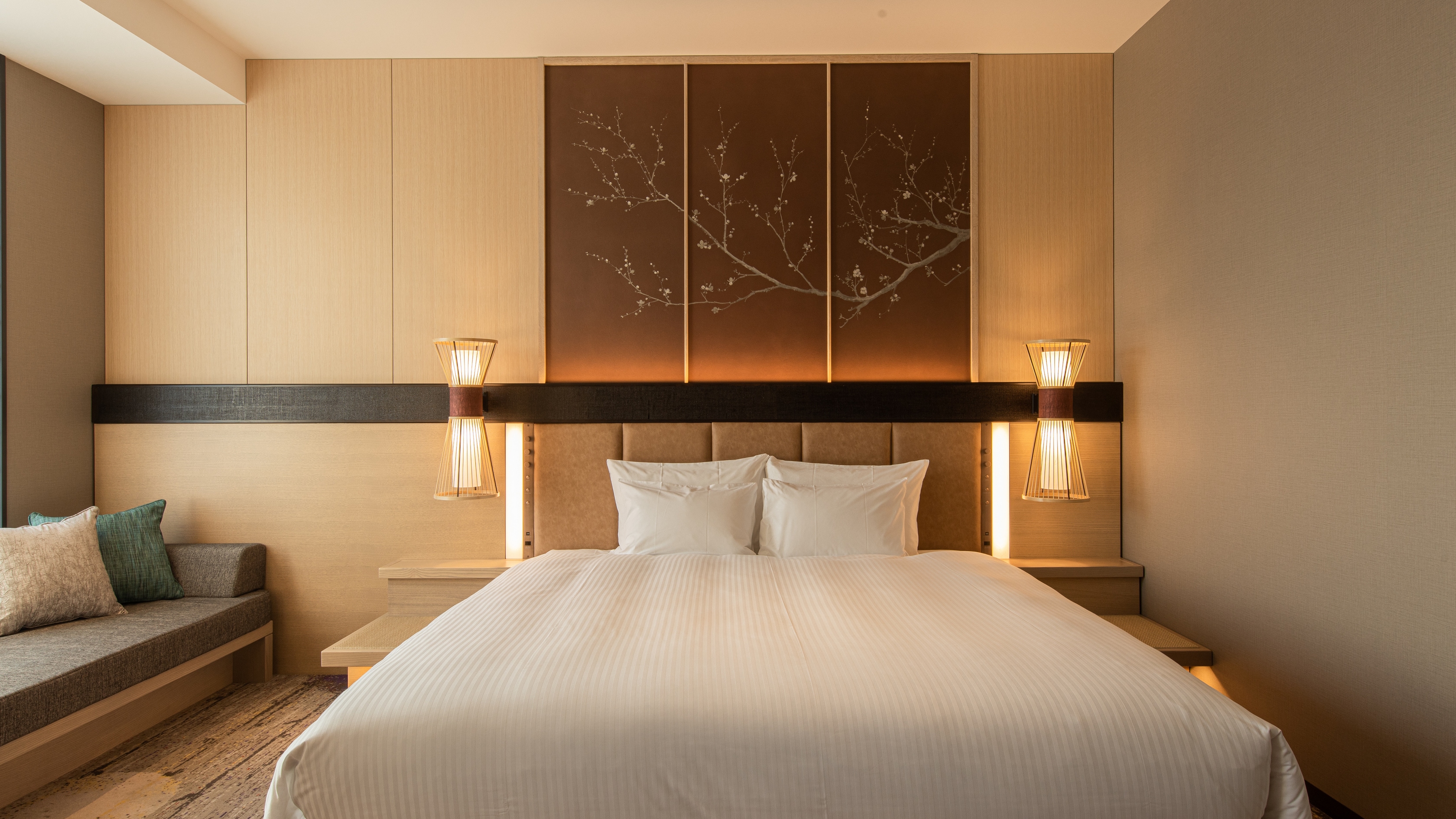 Luxury floor [HAKATA Premium King] [44-45 sqm / 200 cm wide bed / all rooms are non-smoking]
