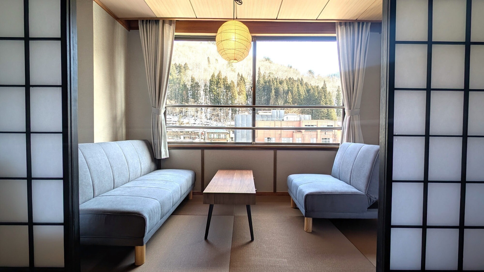 [Modern Japanese style] Renovated in 2025! Relax in a Simmons bed in this 10 tatami twin room