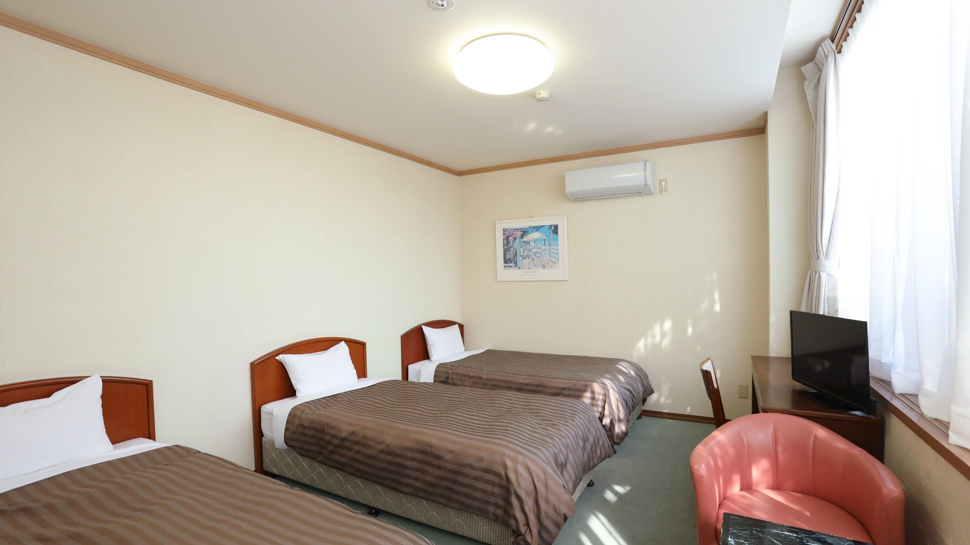 Western-style triple room example