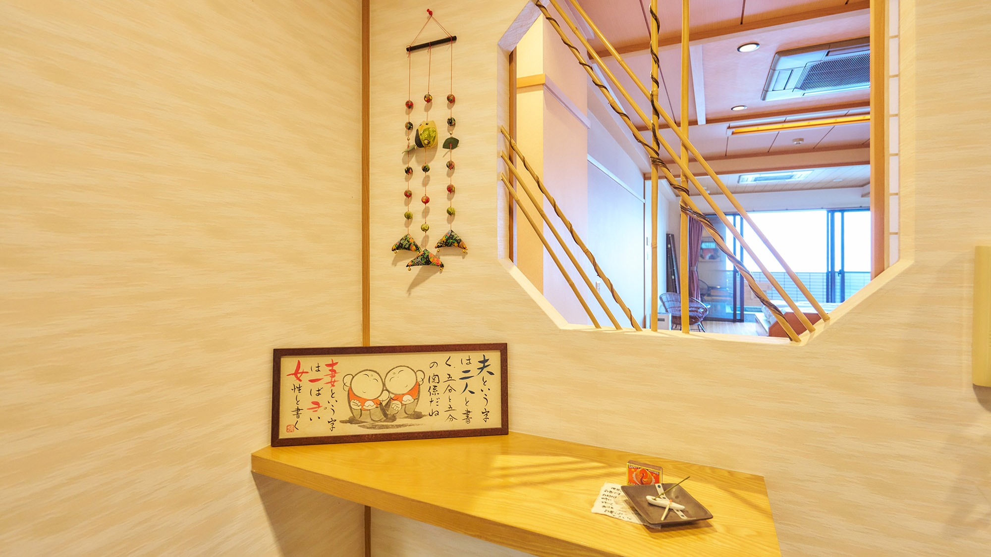 ・[Guest Room/Takasago] The interior decor is displayed as soon as you enter the room. A warm atmosphere will help you to relax and unwind from the daily fatigue.