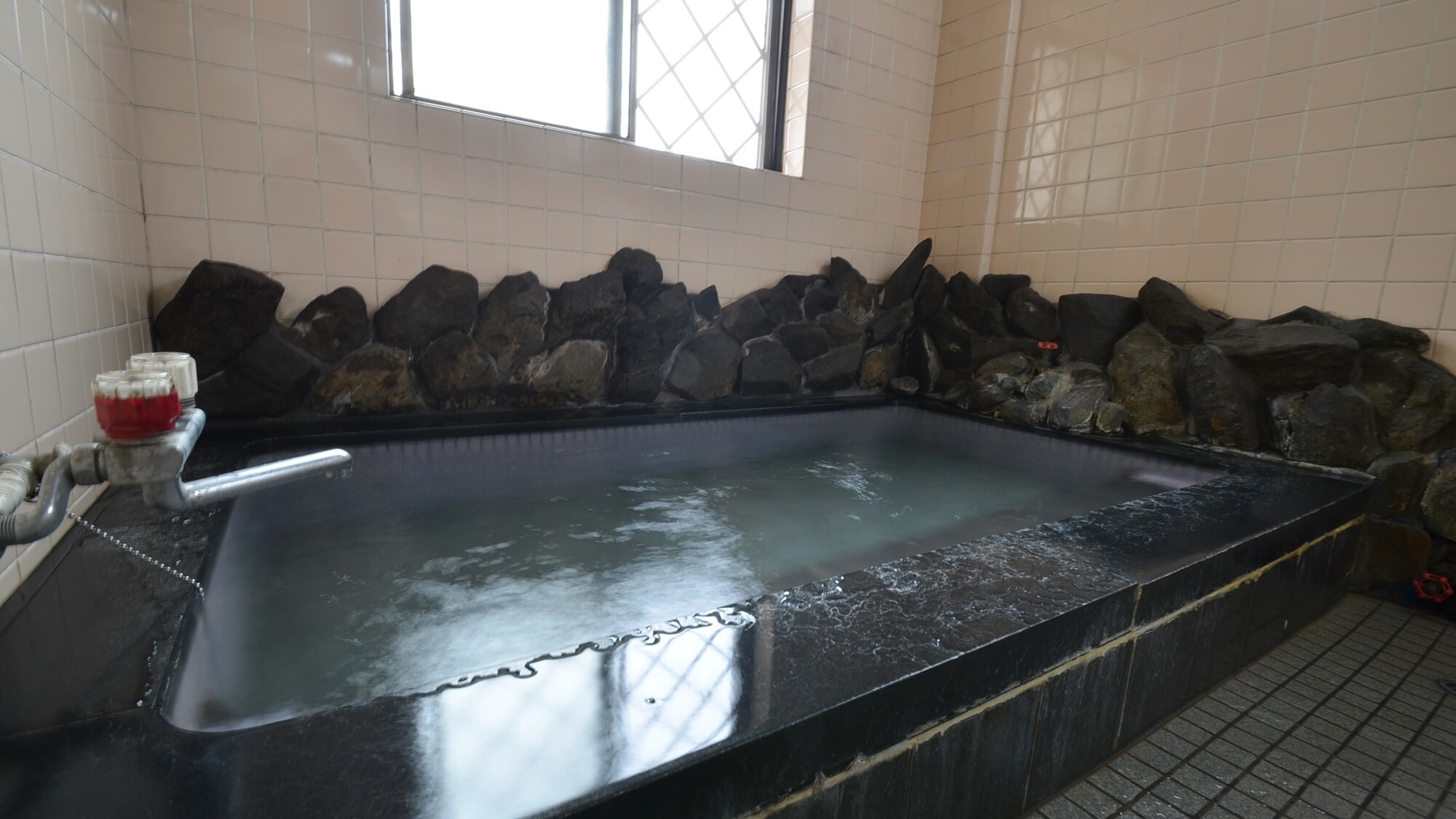 *[Bath] The hot water in our hotel is natural Nango Onsen. It is expected to be effective for neuralgia, high blood pressure, arteriosclerosis, etc.