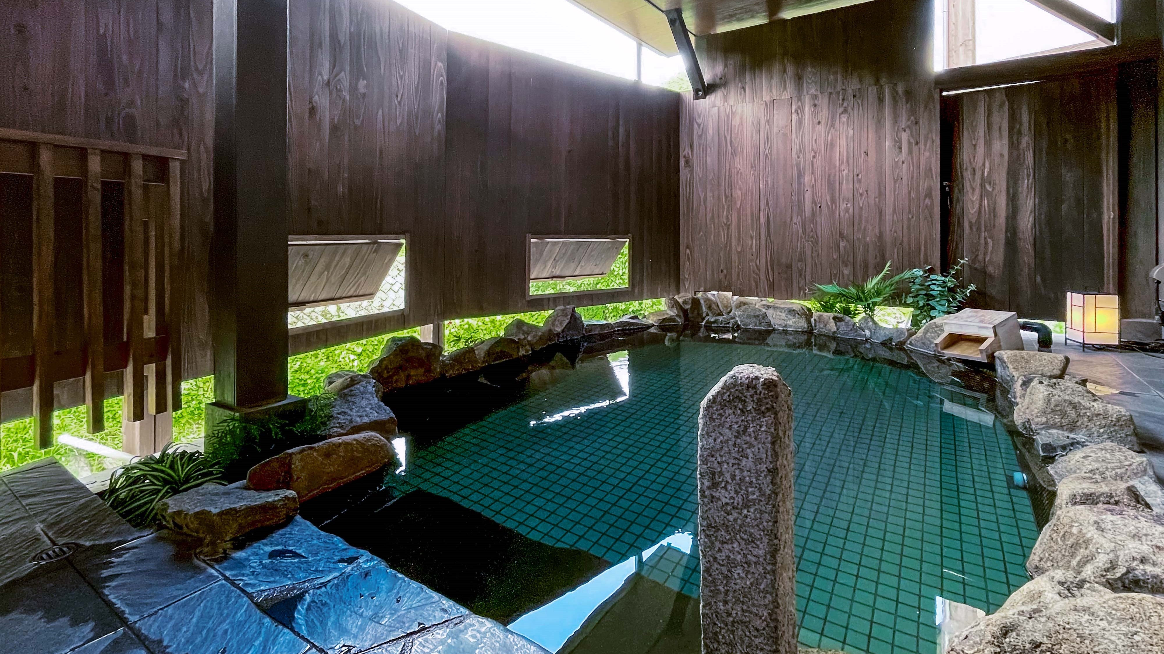 You can enjoy the sound of the river flowing from the open-air bath.