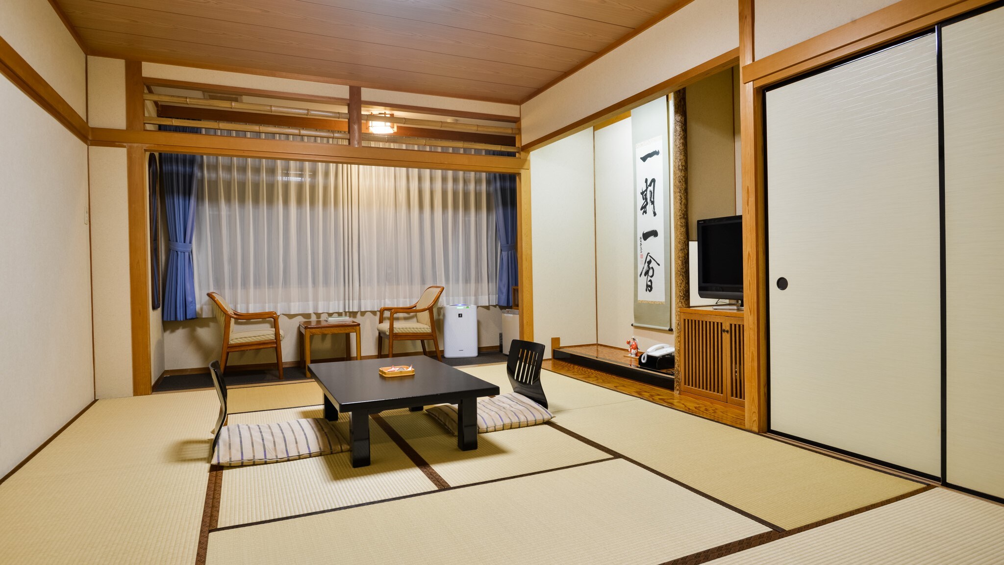 Main building Japanese-style room (with bath and toilet)
