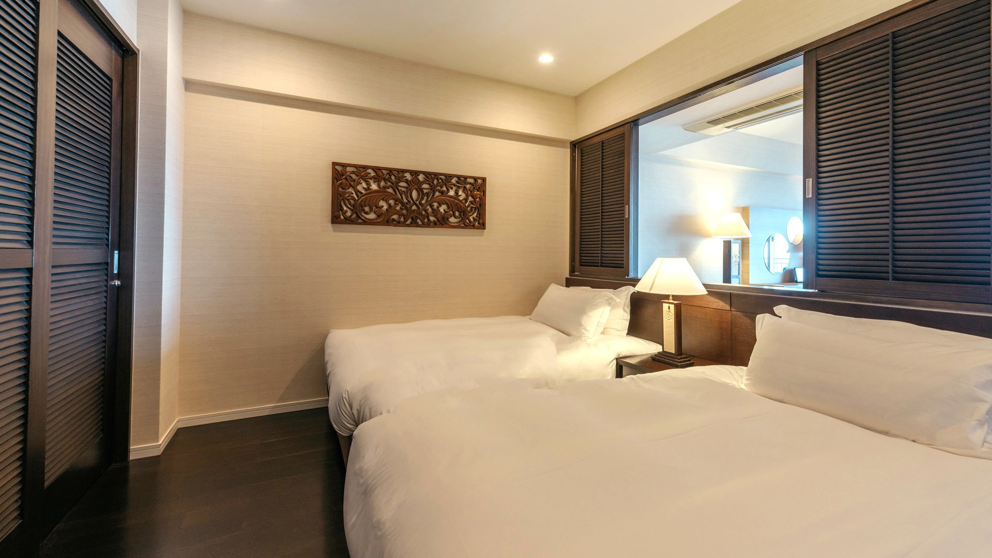 ■Kamar tidur suite gedung hotel (kembar).