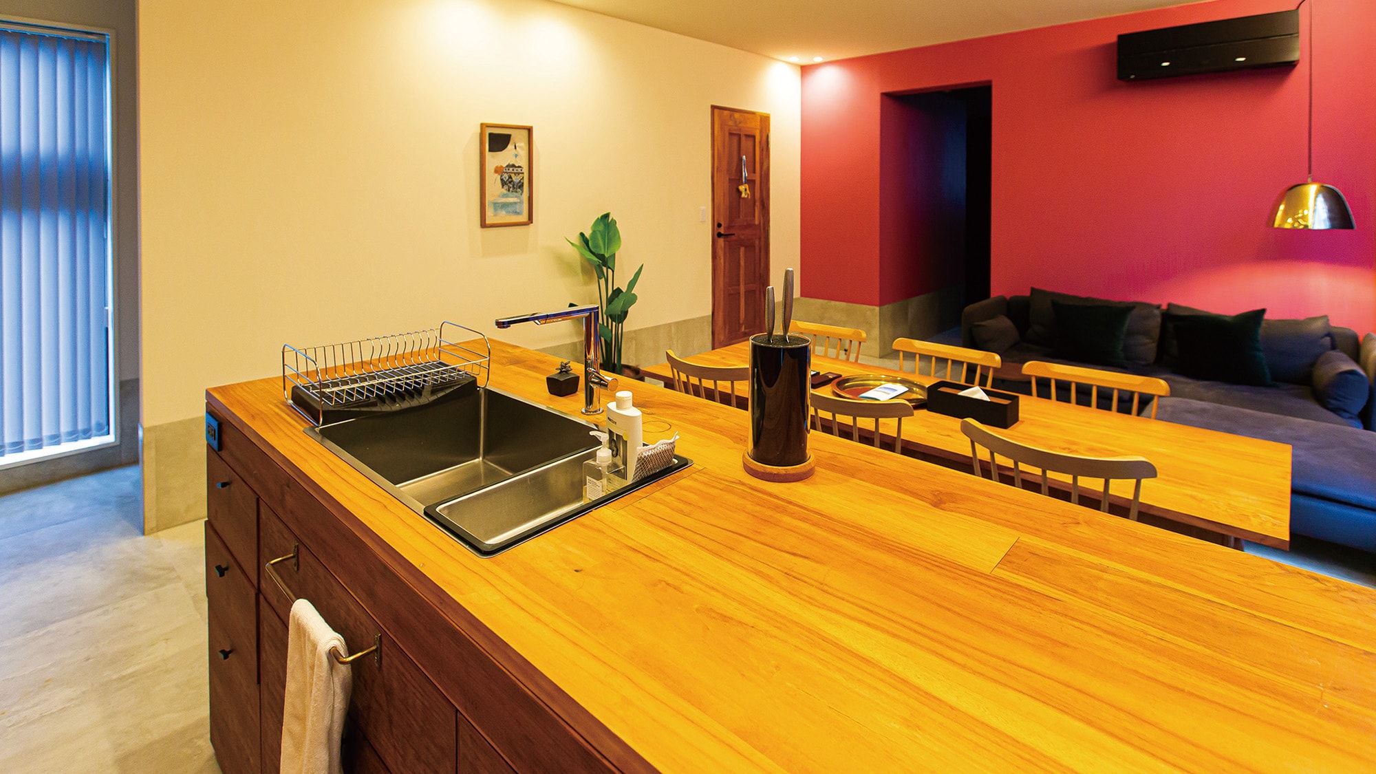 [2F] Desain Superior Pemandangan Hijau Dapur luas berbutir kayu.