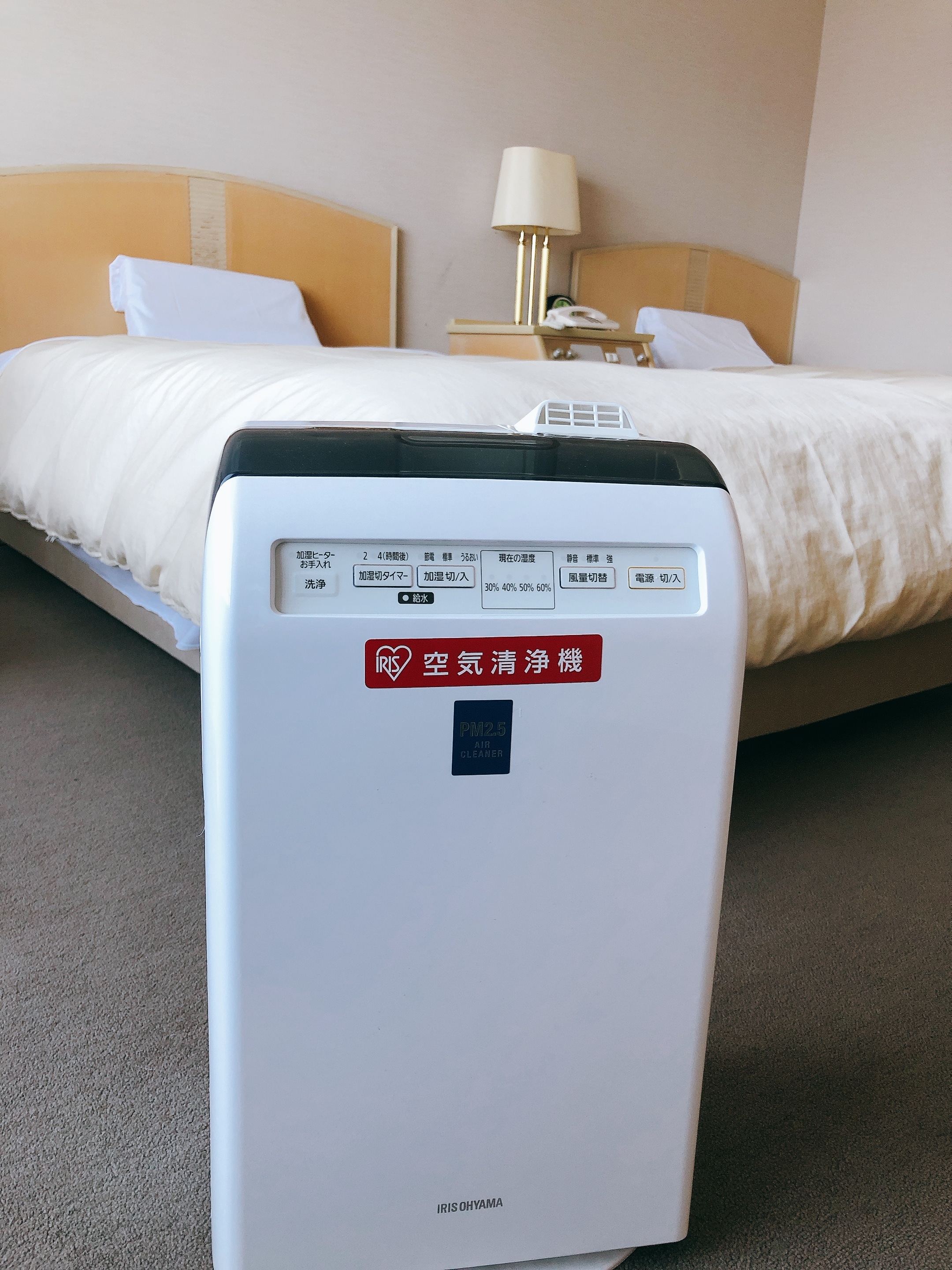 A humidified air purifier is always available in the room.