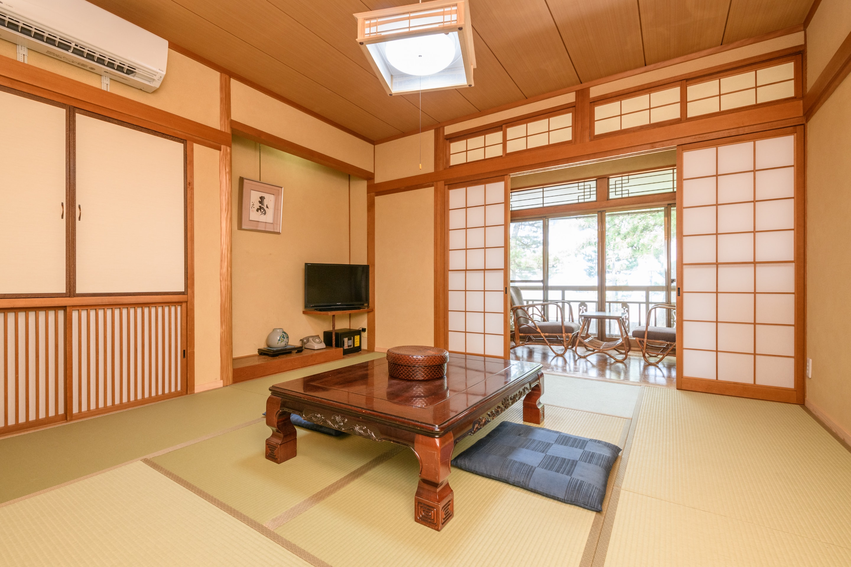 Japanese-style non-smoking quadruple room (example of a room)