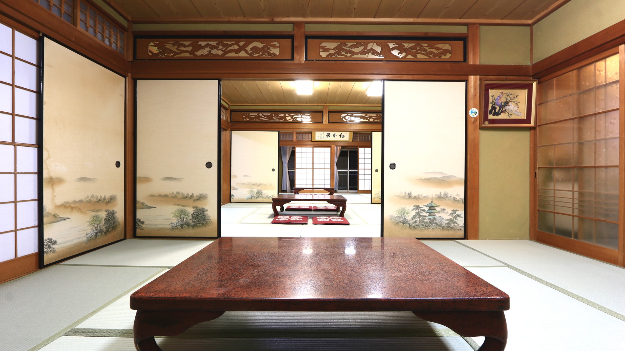 [Main building 1st floor] Relax in an open room with sliding doors.