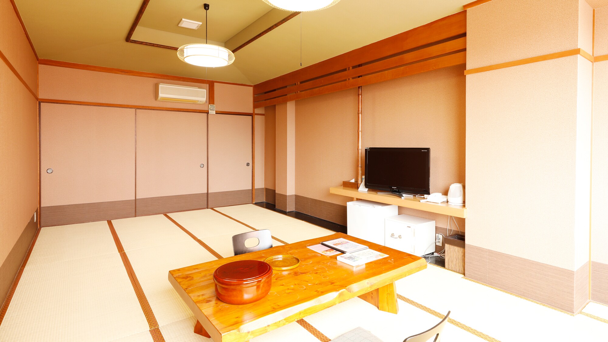 [New building 4F] Japanese-style room 12 tatami mats [No smoking]