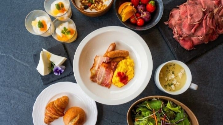 西式早餐圖片：色彩繽紛的早餐。