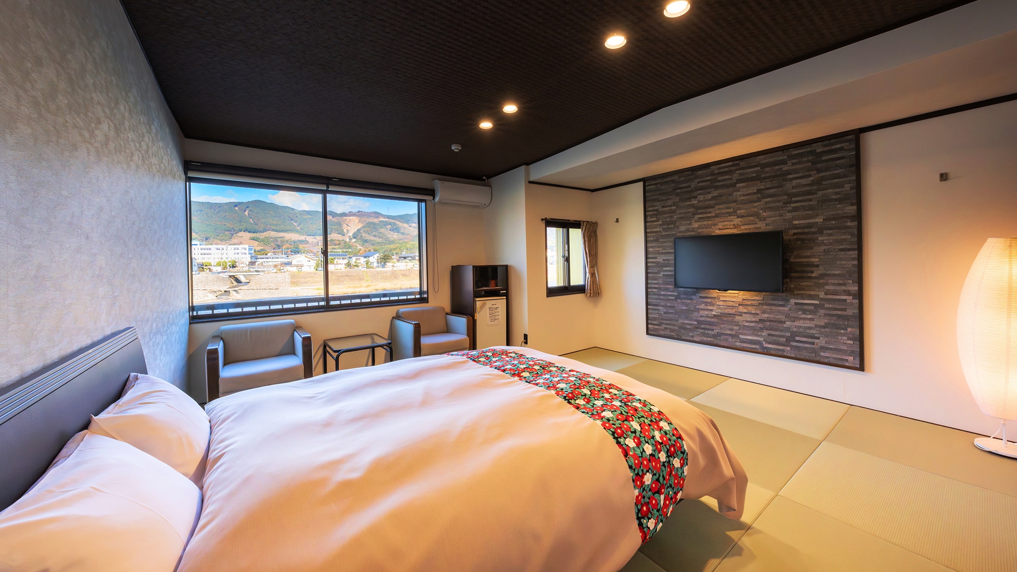 ■Seoto-■Relax in a Western-style Japanese-style room with a double bed. Relax with the scent of tatami mats.