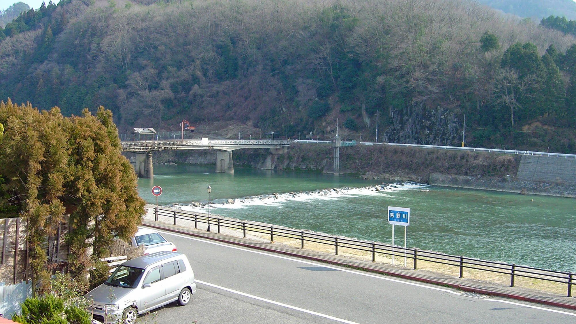 ・[View] The Yoshino River flows right in front of our facility. Some rooms have a great view.