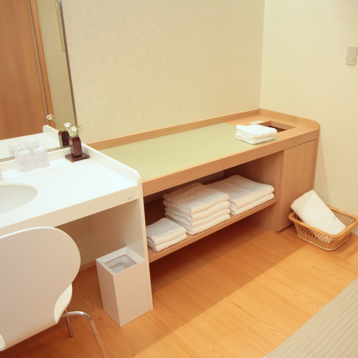 Guest room dressing room