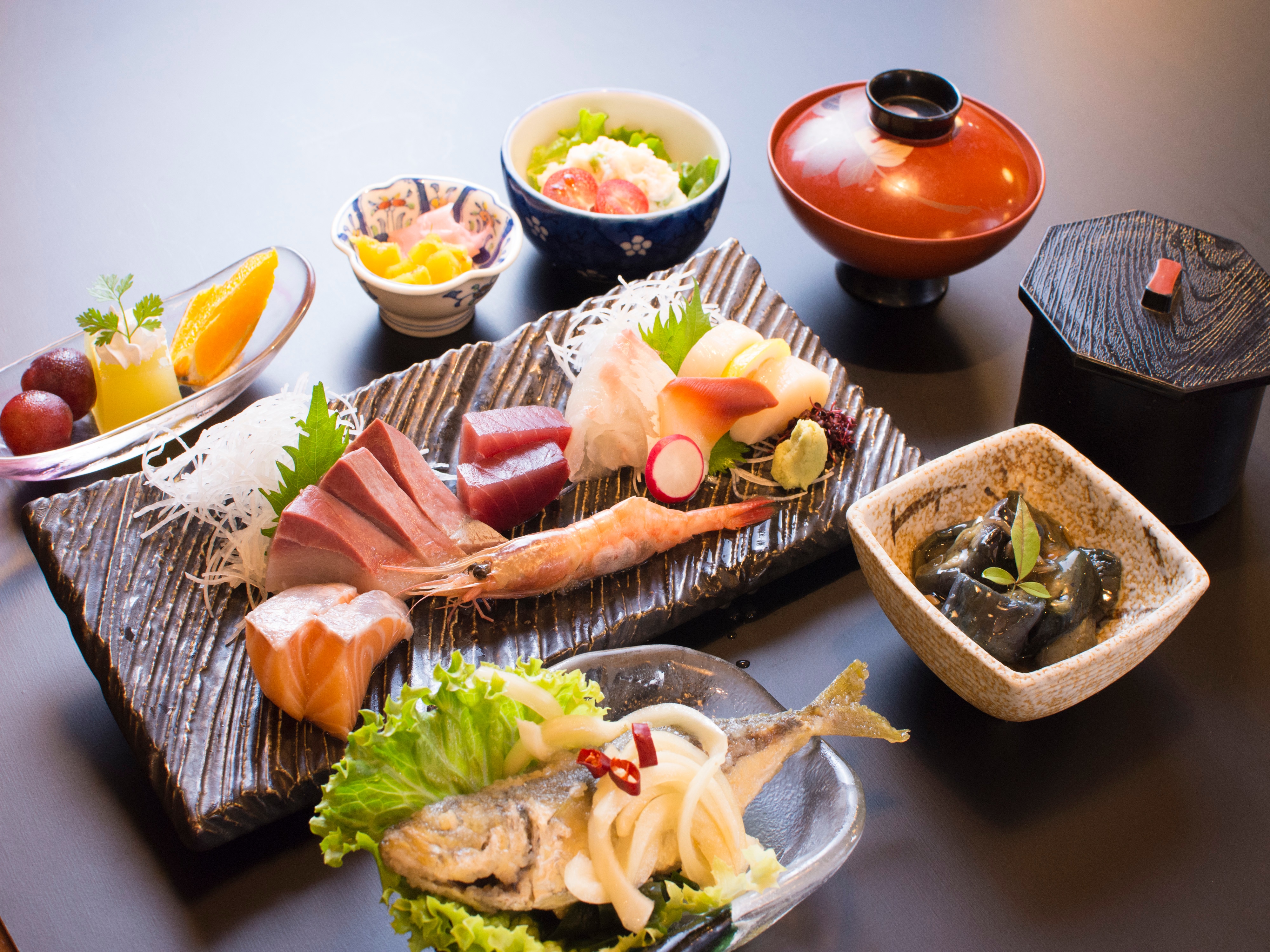 [Ichinomatsu] Set meal of fresh Seto's seasonal sashimi!