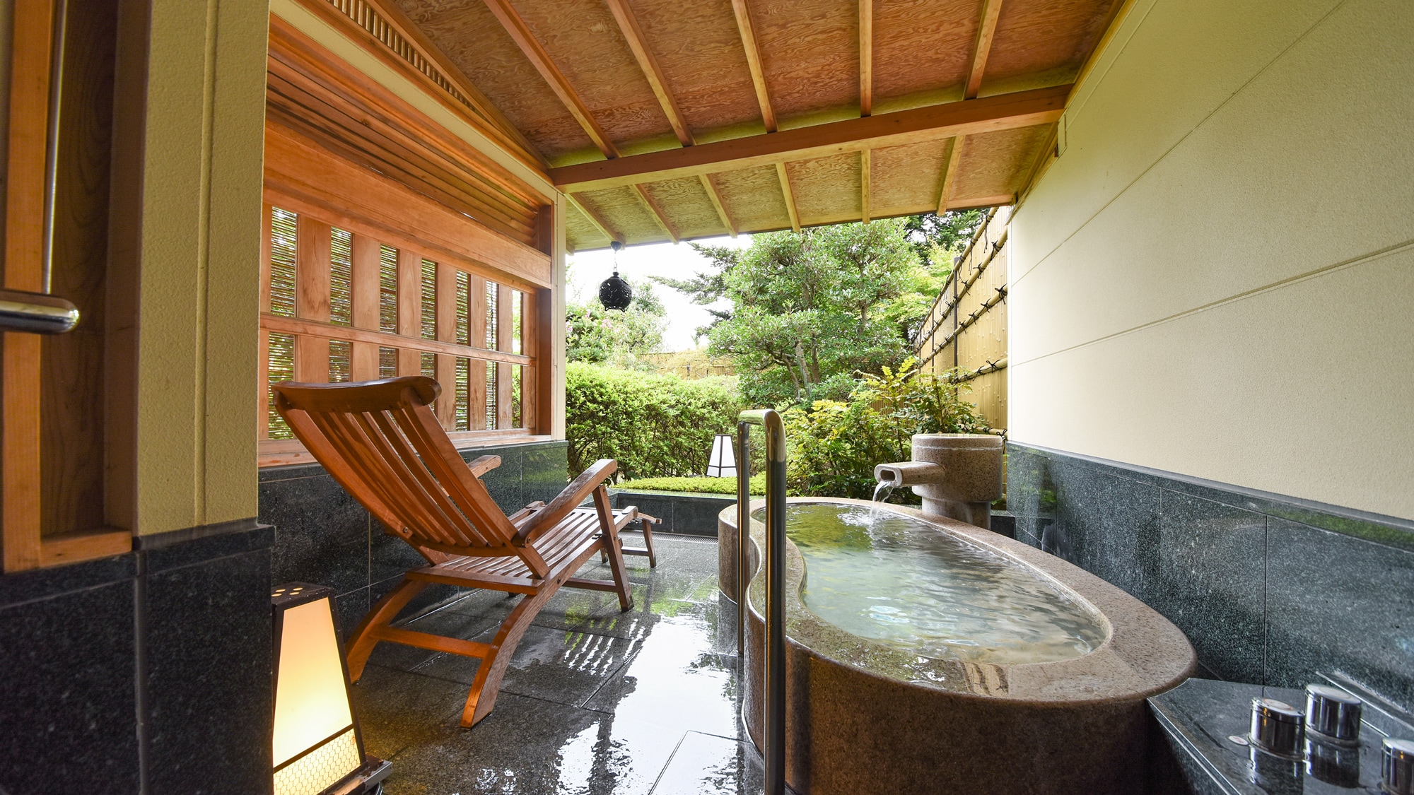 *[Phòng Maisonette Suite đặc biệt] Tận hưởng khoảng thời gian đặc biệt cùng gia đình hoặc những người thân yêu trong căn phòng có phòng tắm ngoài trời.