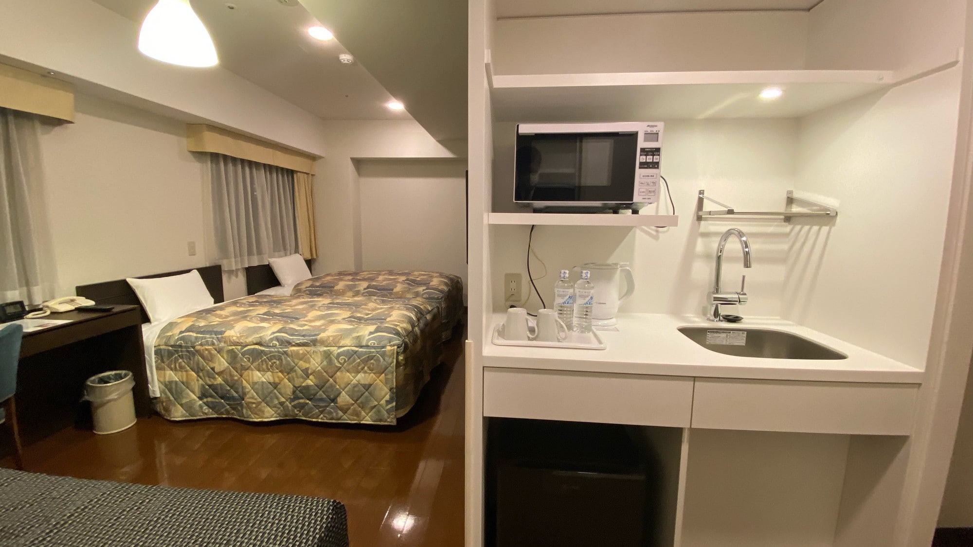 Connecting room