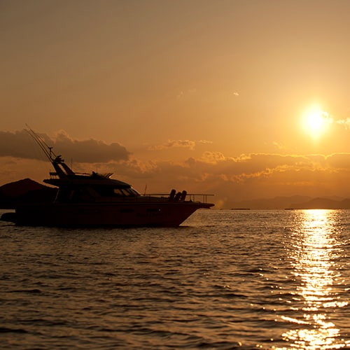 [ล่องเรือชมพระอาทิตย์ตก] ล่องเรือชมทิวทัศน์ของ "อ่าวอาโกะ" ที่ย้อมด้วยพระอาทิตย์ตก