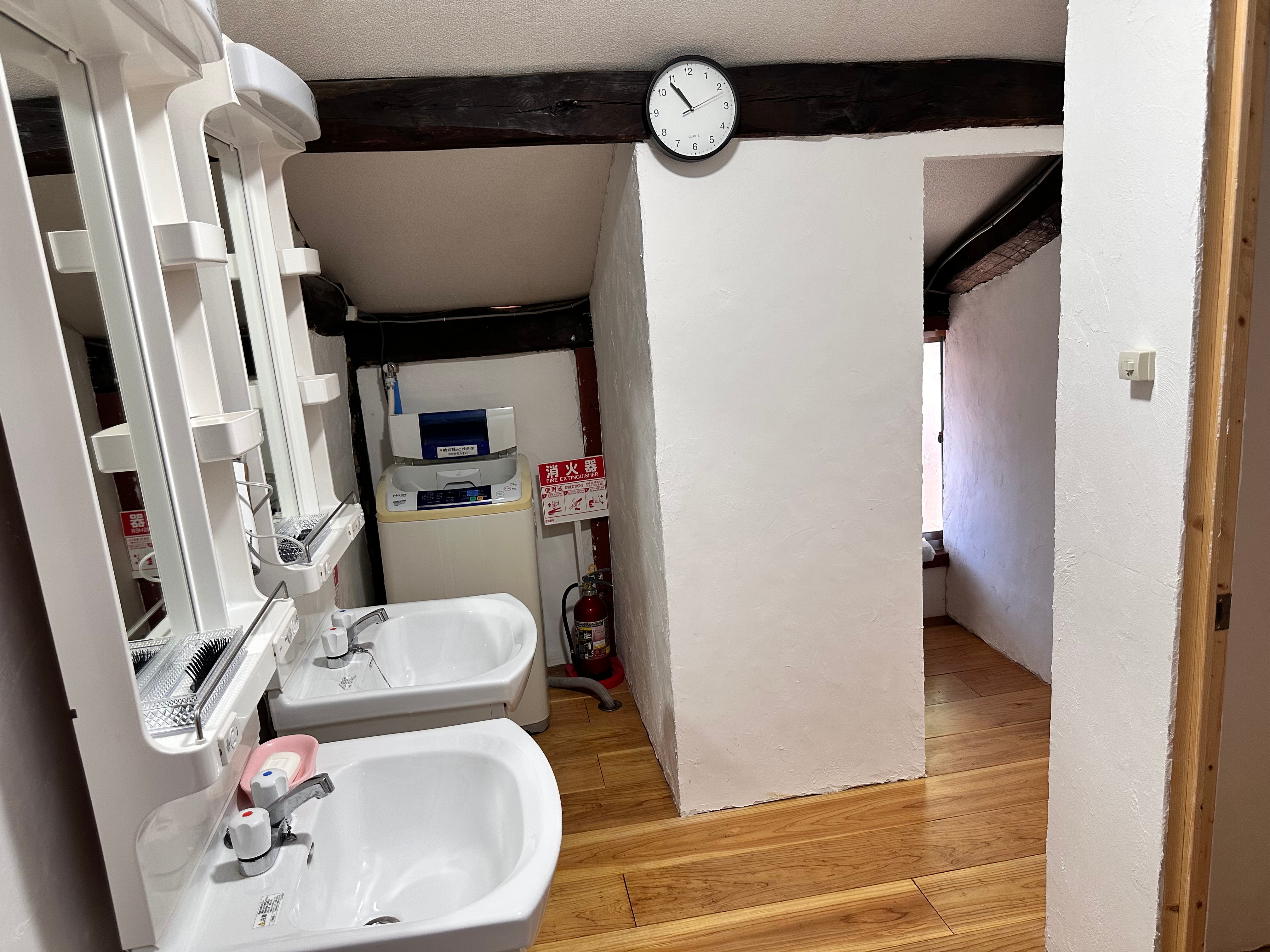 2nd floor shared wash basin