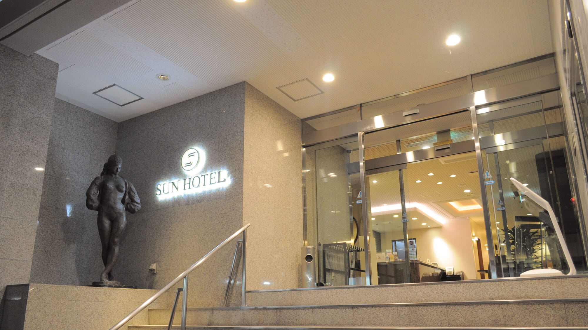 【entrance】
