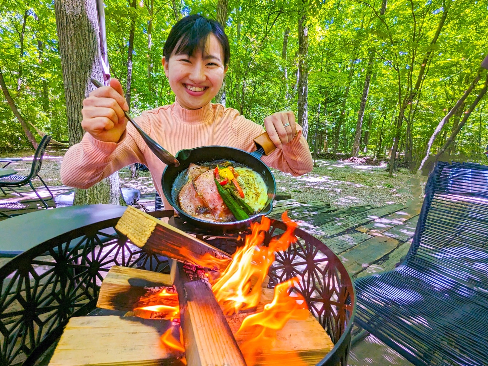 Skillet cooking at the adjacent glamping cafe and BBQ "bonfire"