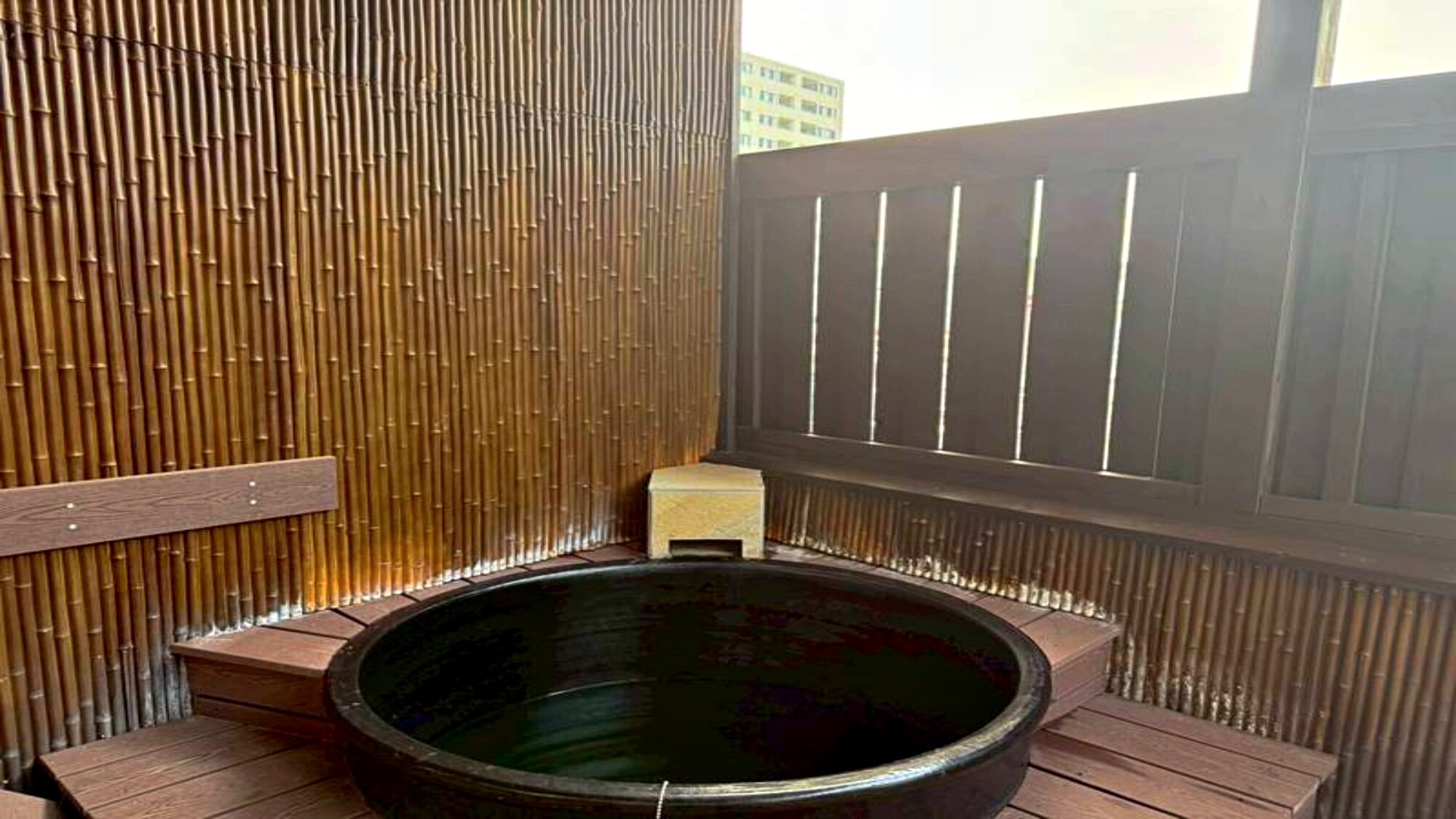 Special room: Japanese-Western room (8 tatami mats) + Western-style room (14 square meters) (with open-air bath)