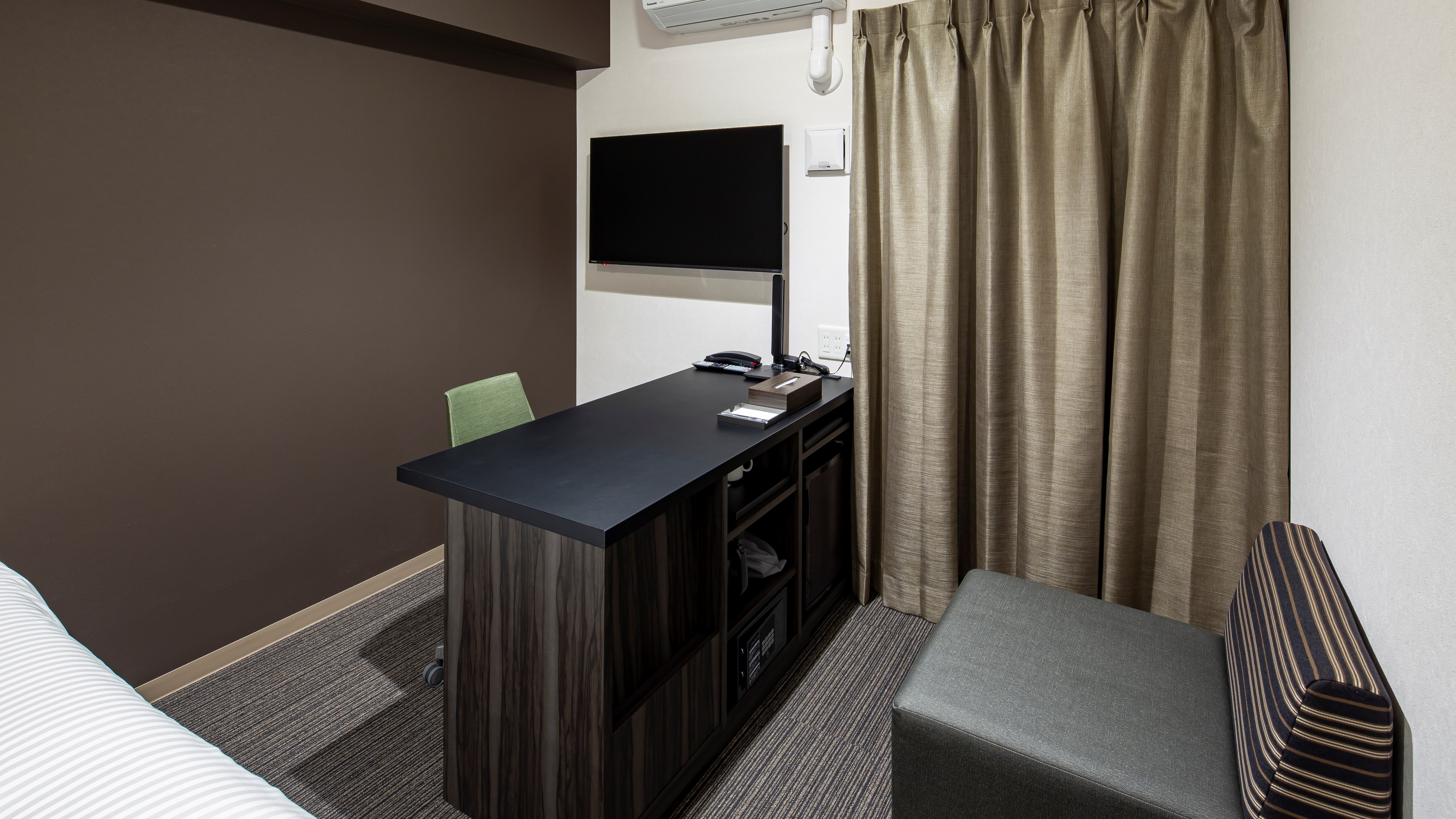 BUSINESS room