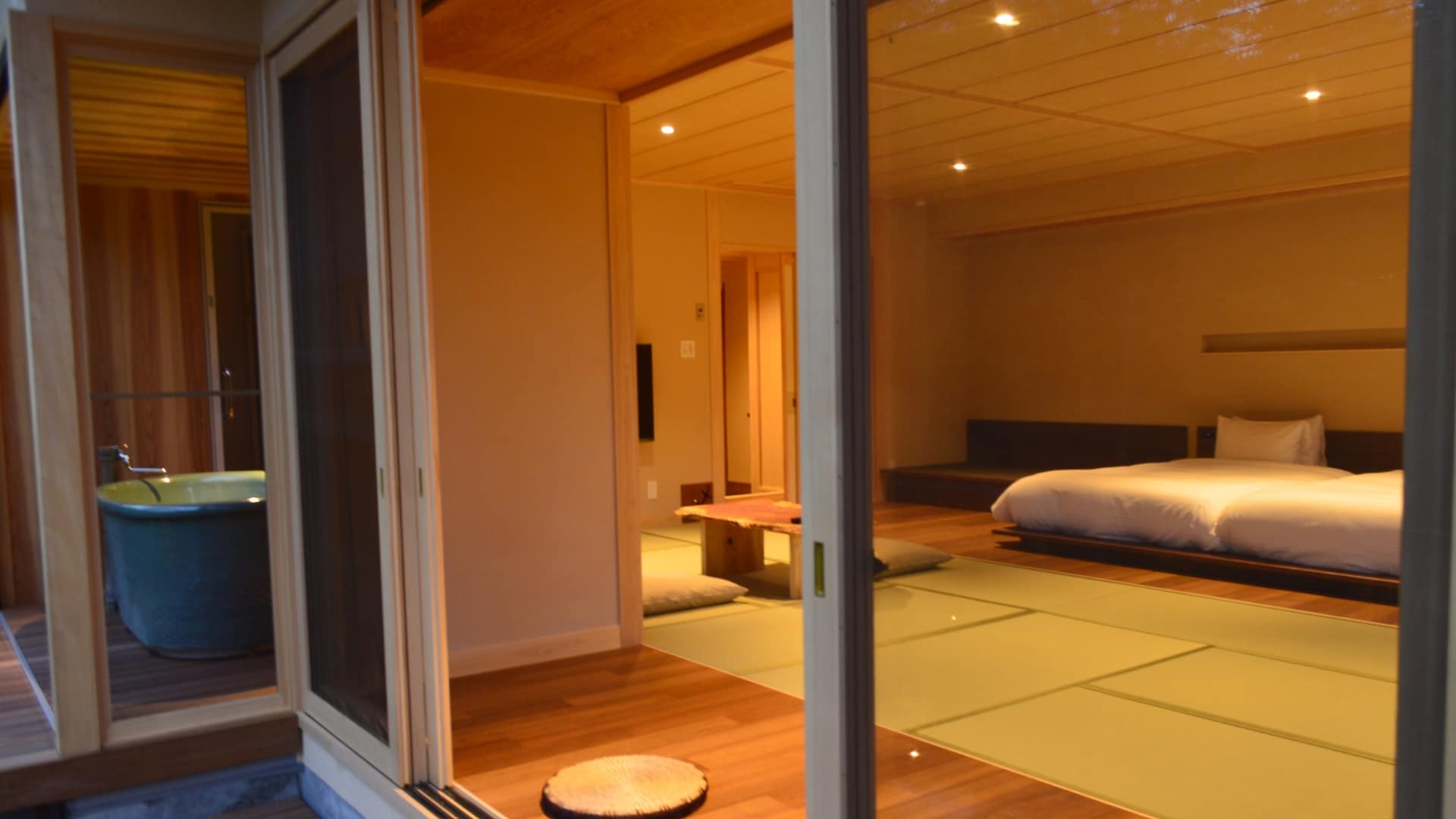 Guest room with open-air bath <Take no Oto> Relax in a calm room