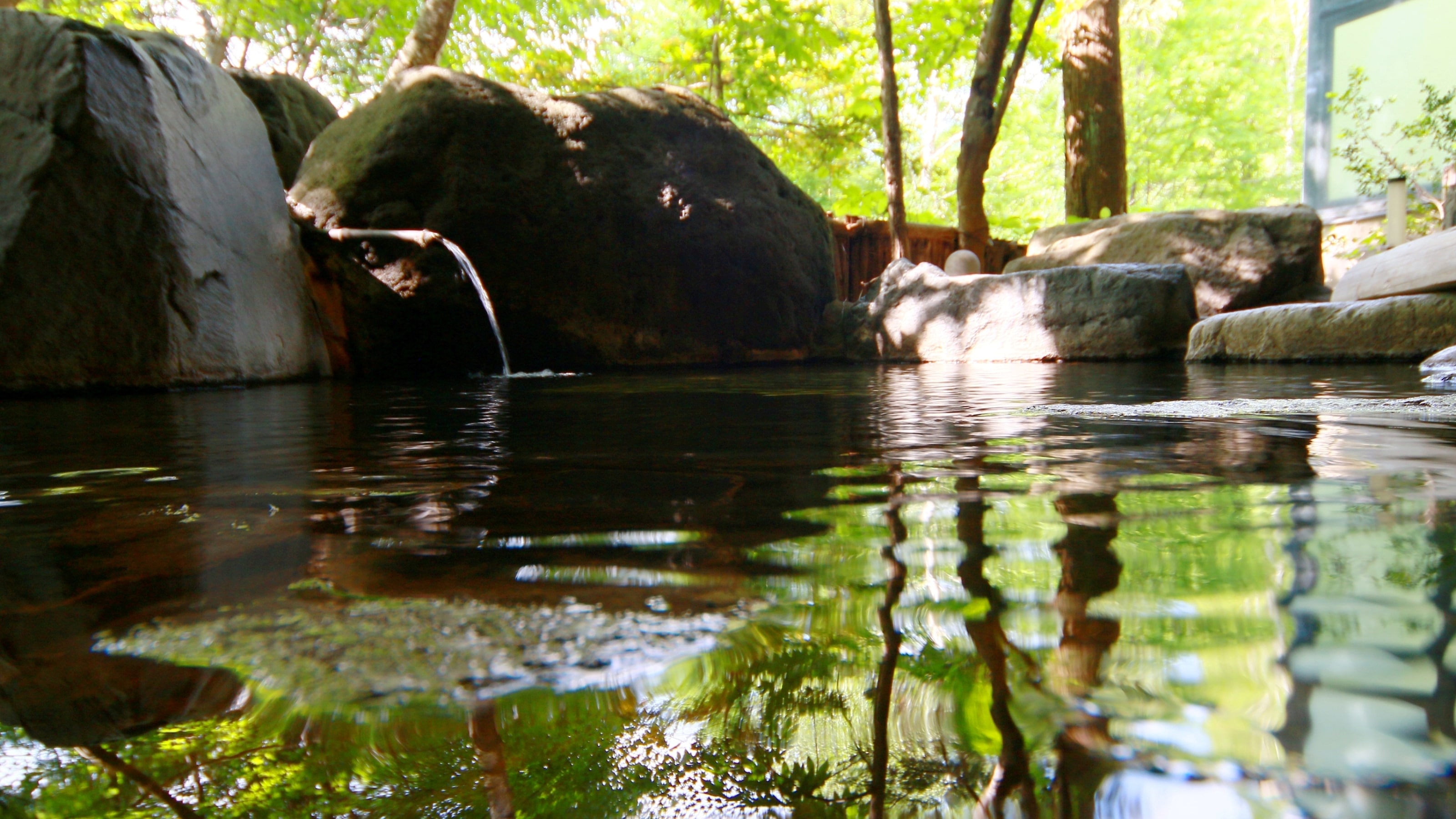 *Men's bath: Shin Hirayu Onsen, a hot spring that flows directly from the source