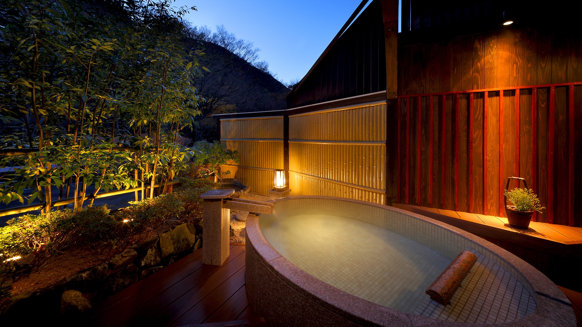 Private open-air bath "Forest Kakurenbo"