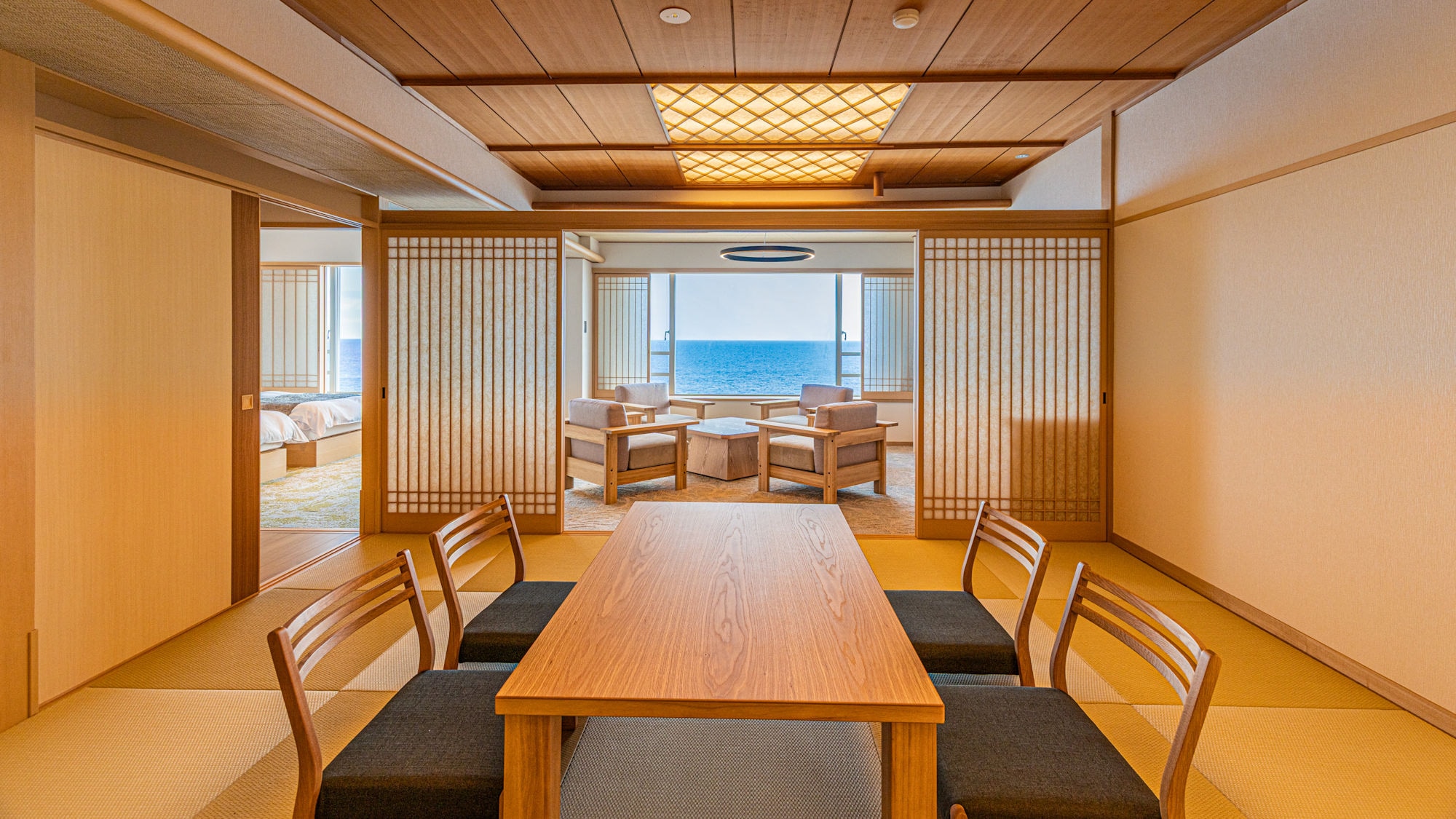 ห้องสวีทสไตล์ญี่ปุ่นผสมตะวันตกแบบโมเดิร์นพร้อมวิวอันสวยงาม "ชิซึกุ" (77 ตารางเมตร) [ห้องปลอดบุหรี่]