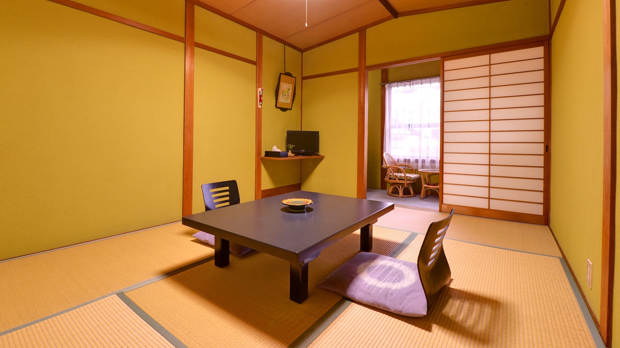 *Phòng theo phong cách Nhật Bản (6 chiếu tatami) (ví dụ phòng dành cho khách)