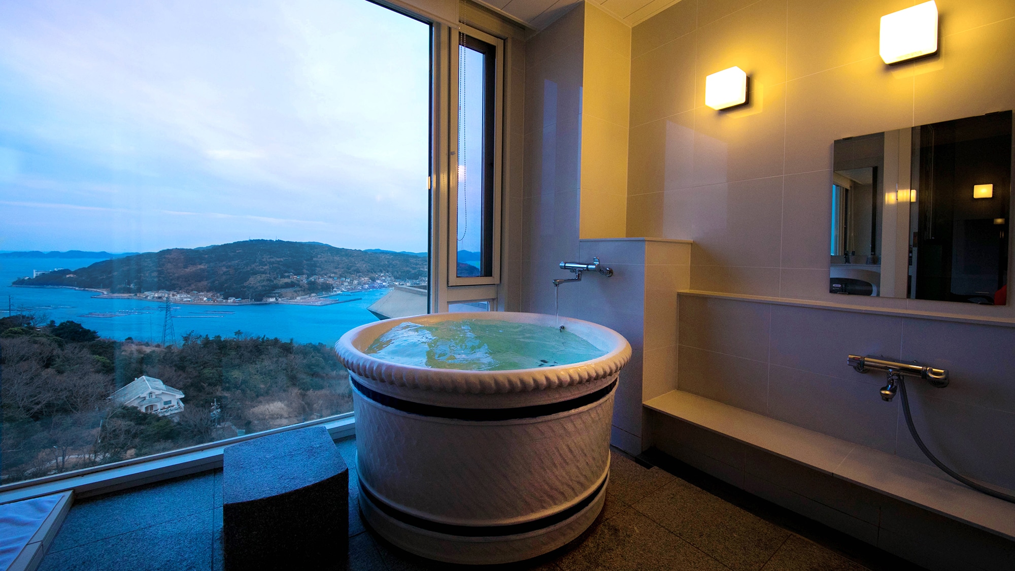 [Lantai atas sisi laut <dengan kamar mandi dengan pemandangan luar biasa> Kamar khusus-Hazuki-] Pemandangan kamar mandi