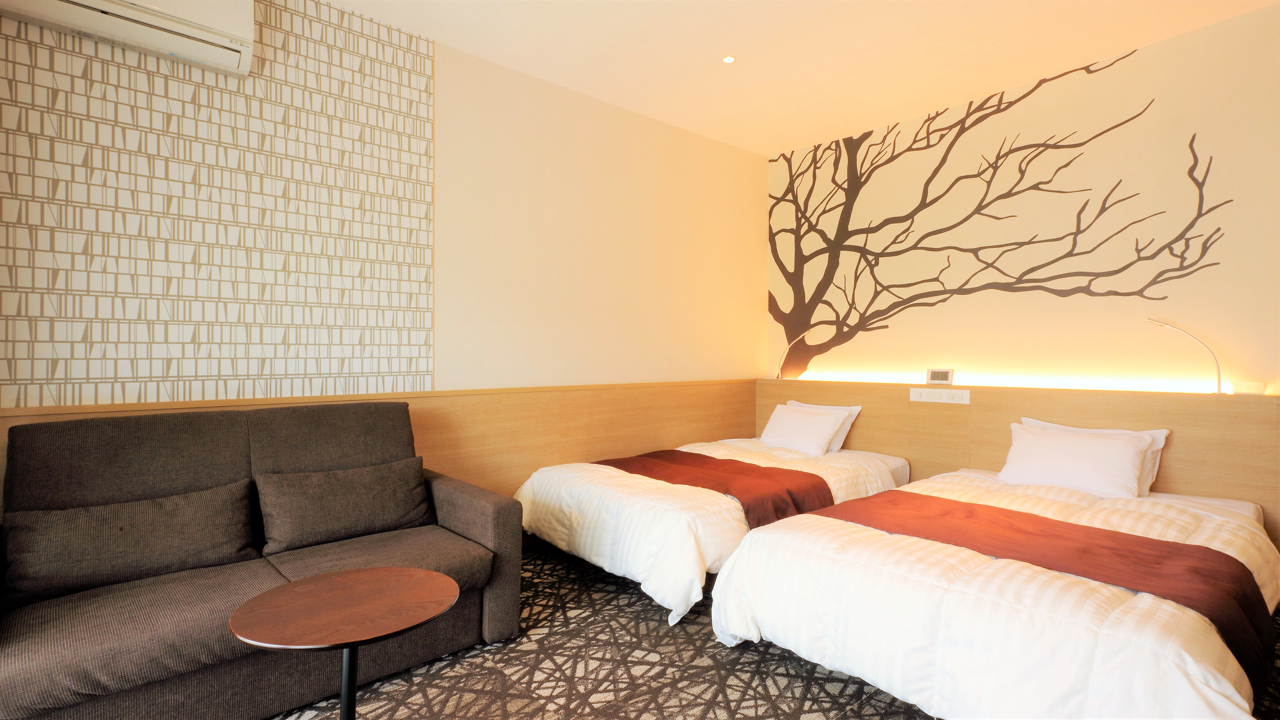 [Top floor twin] Room on the top floor (7th floor) with an interior reminiscent of the woods