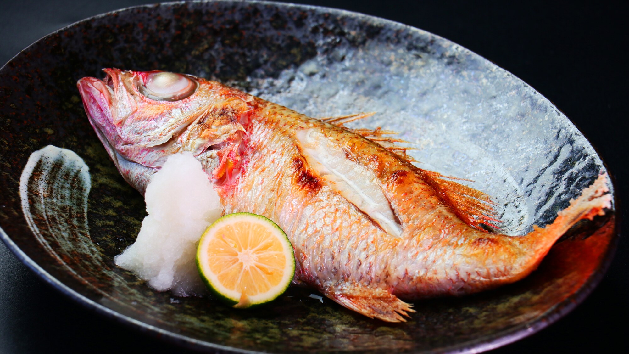 [Hidangan a la carte - Hidangan ikan] Ikan bass laut merah muda panggang garam