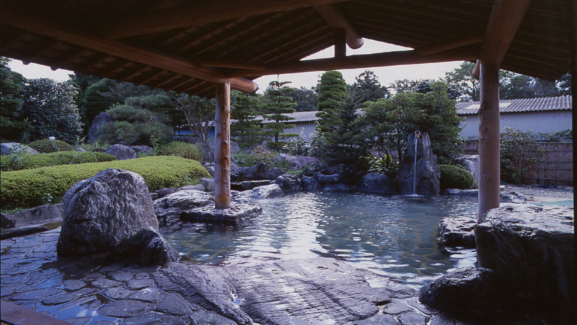 The city's largest open-air bath (100% natural hot spring water, directly from the source)