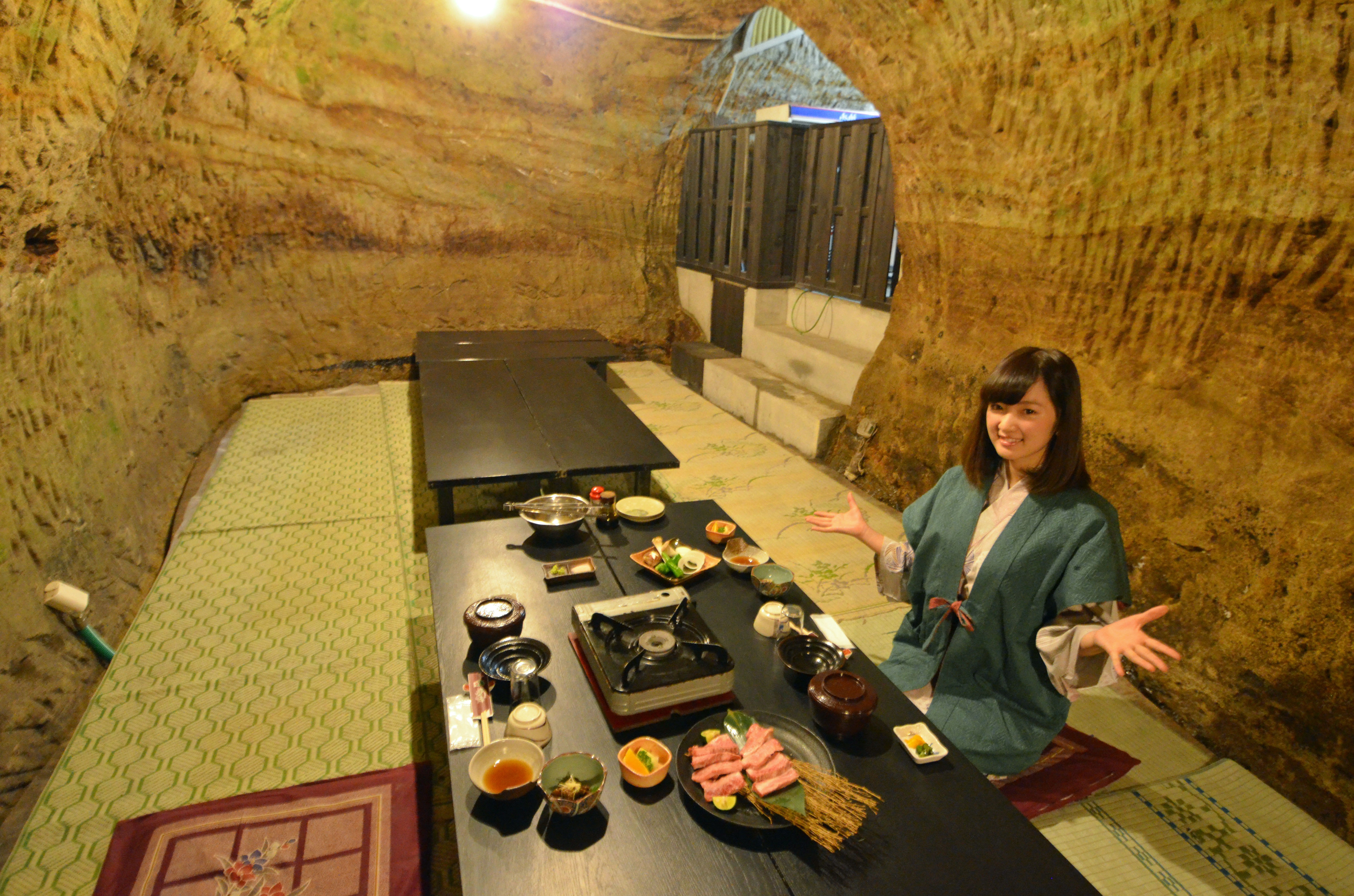 Mountain pirate yakimono to eat in the cave tatami room <BBQ>