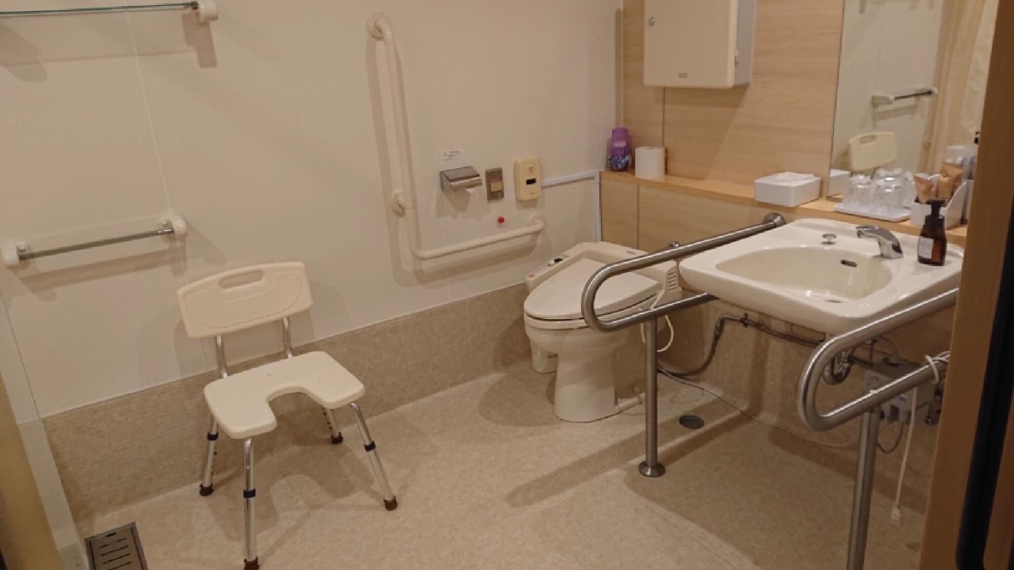 Western-style universal twin room