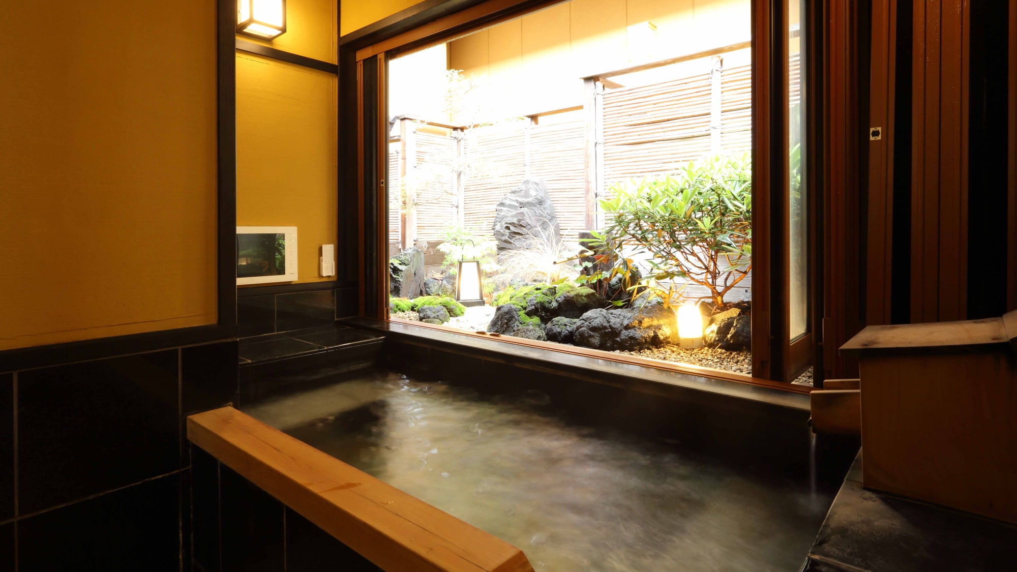 Kamar khusus dengan pemandian semi terbuka [Miyako-wasure] / Kamar bergaya Jepang 10 tikar tatami + 6 tikar tatami + 4,5 tikar tatami + ruang makan + pemandian semi terbuka