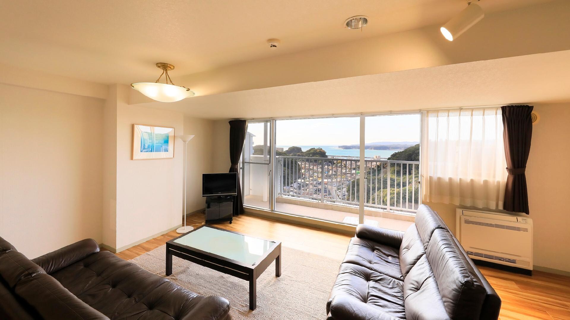 Because it is a resort apartment building, all rooms have a spacious living room and are recommended for group trips.
