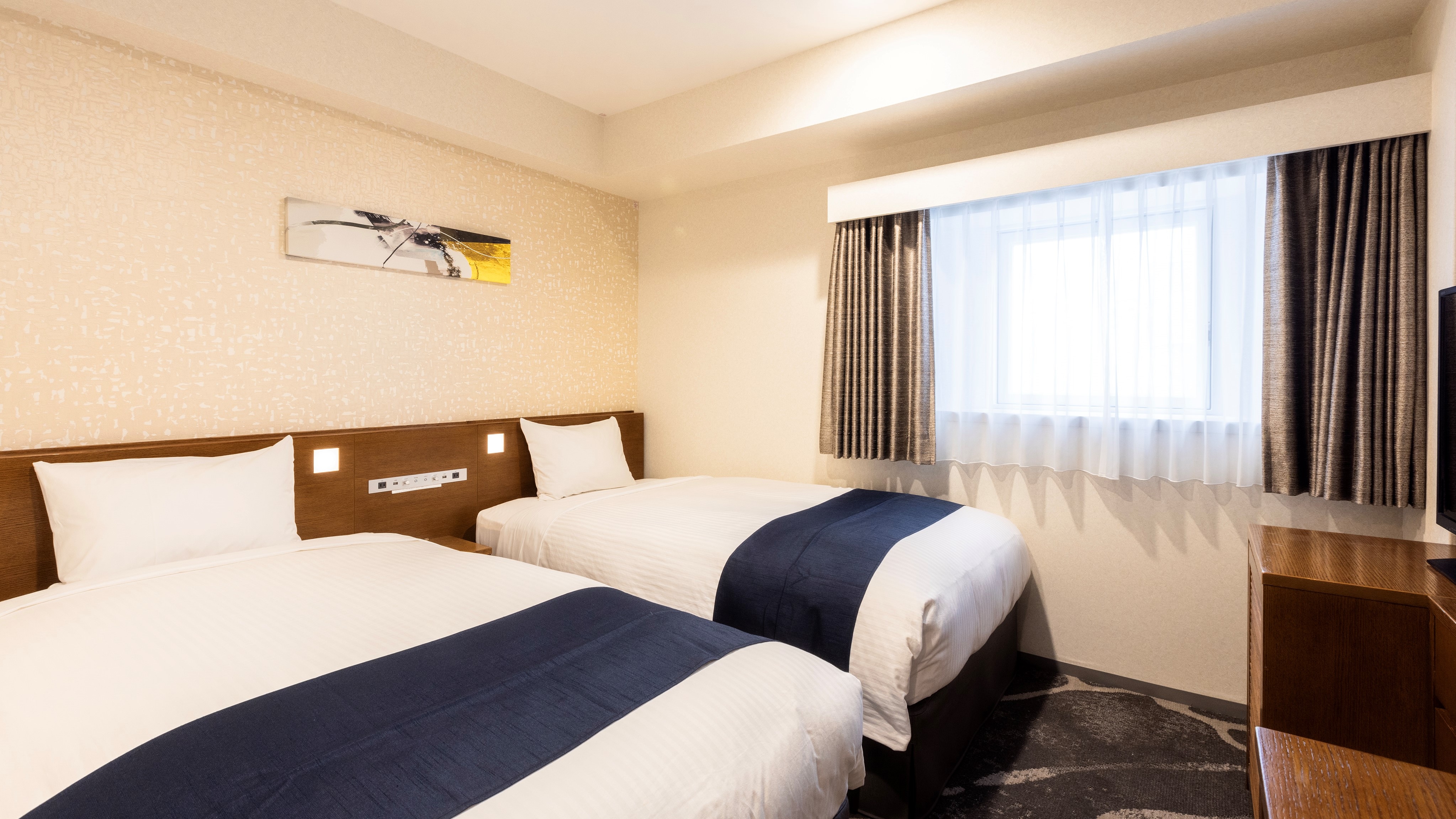<Renewal twin room (example)> Size 16.5㎡/Bed width 110cm