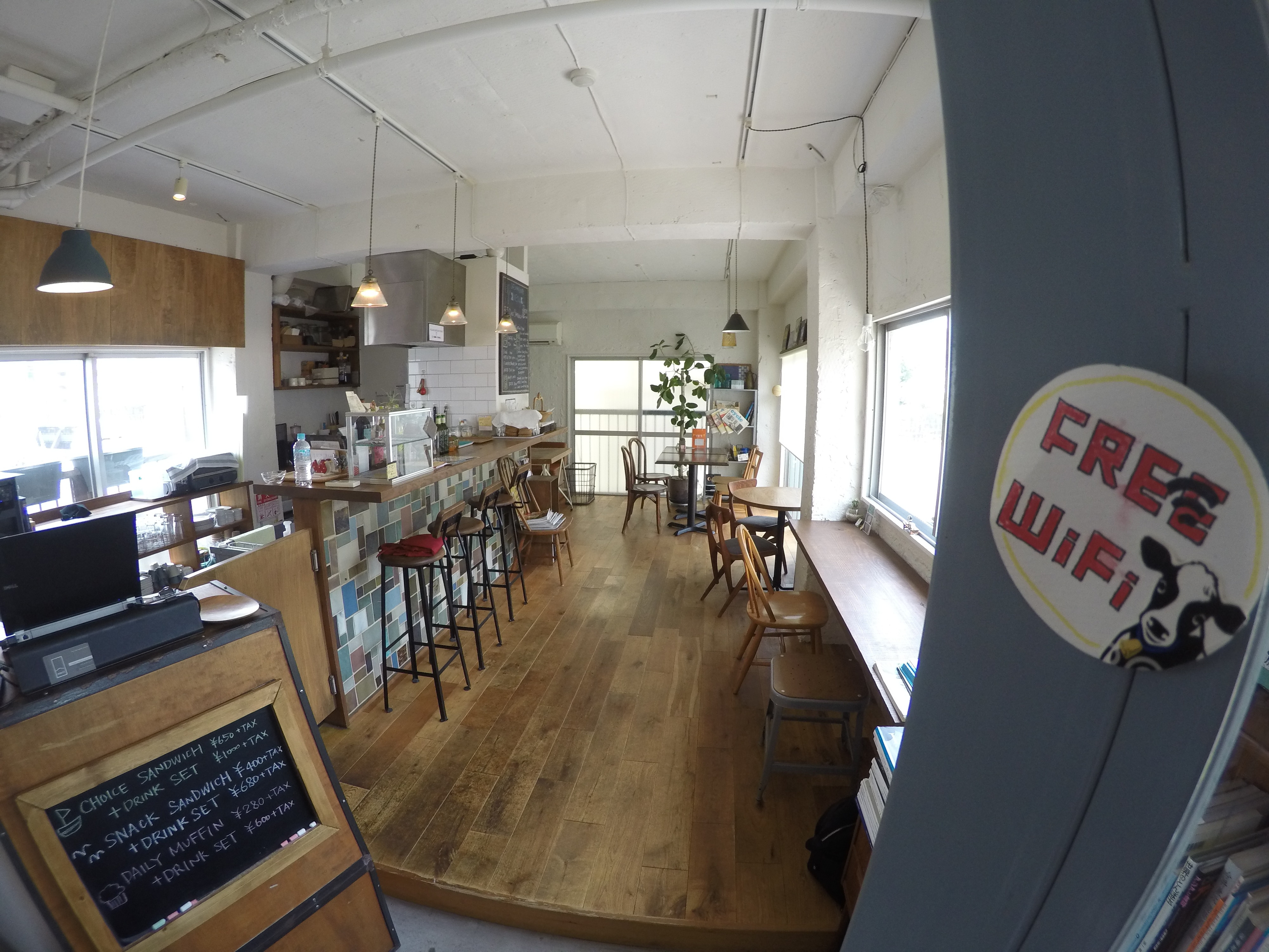 Sandwich cafe "Cafe on the ROUTE" on the 2nd floor