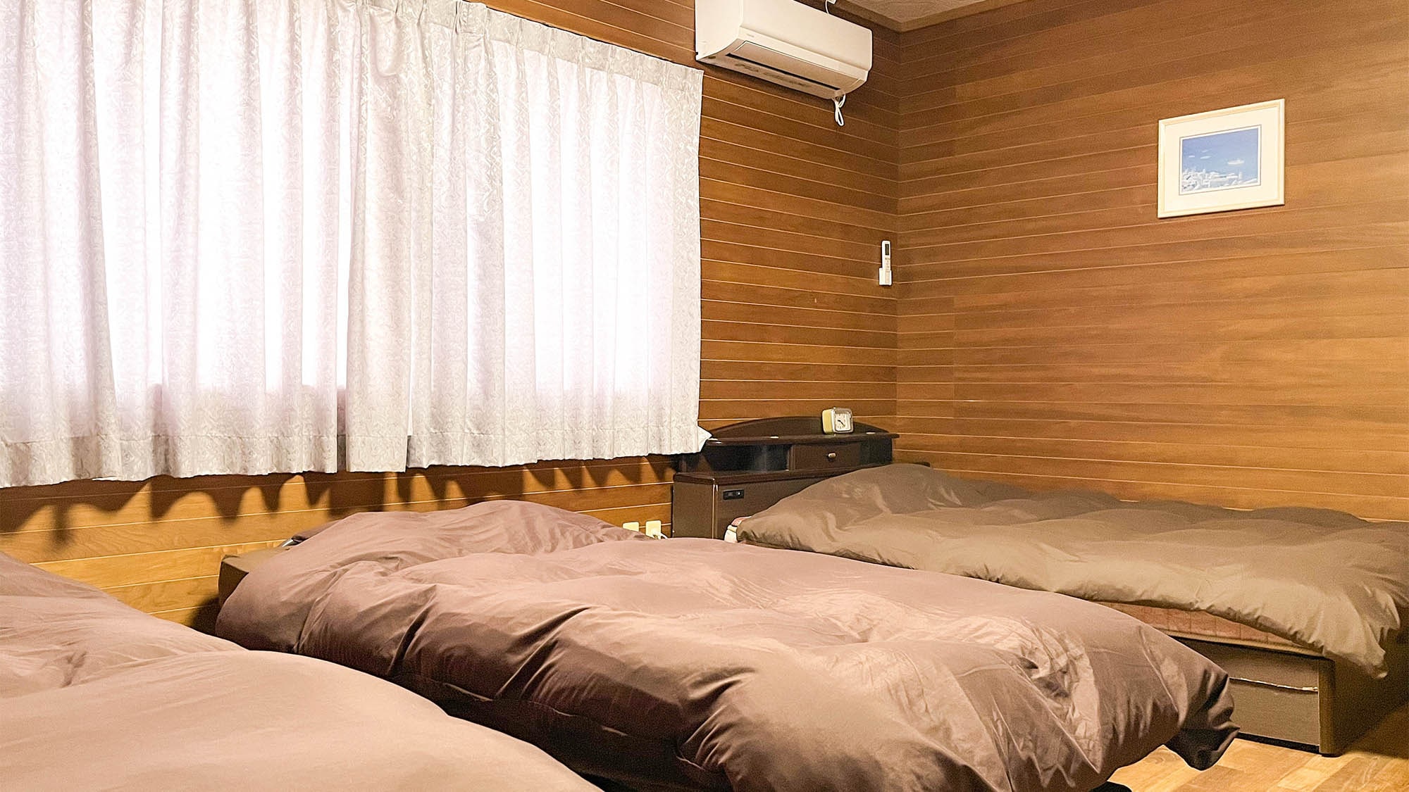 ・ "Fugumutakan" bedroom: A bedroom with 3 beds