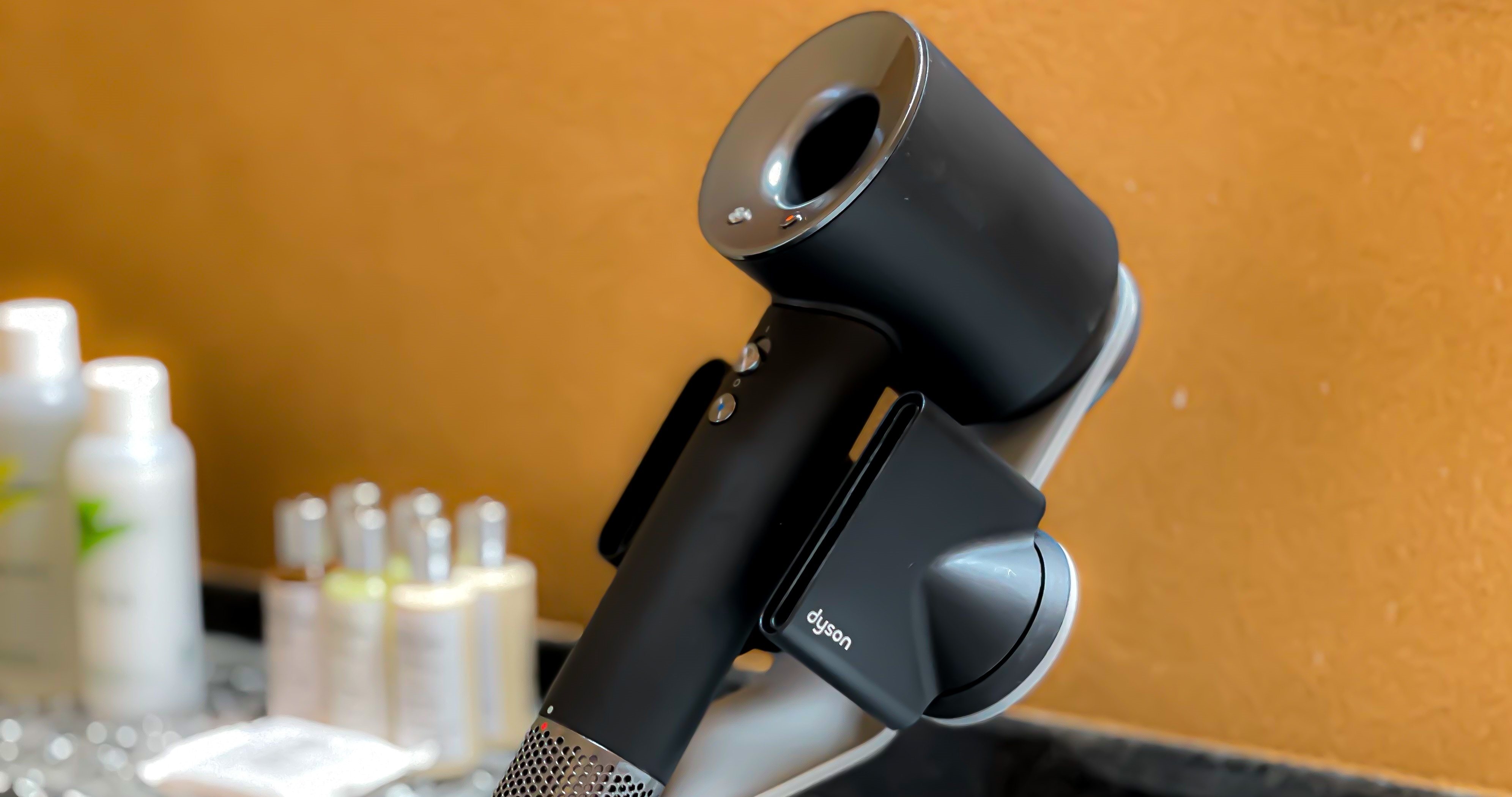 [Room equipment] We have introduced the popular Dyson negative ion dryer in all rooms. Protects hair from excessive heat