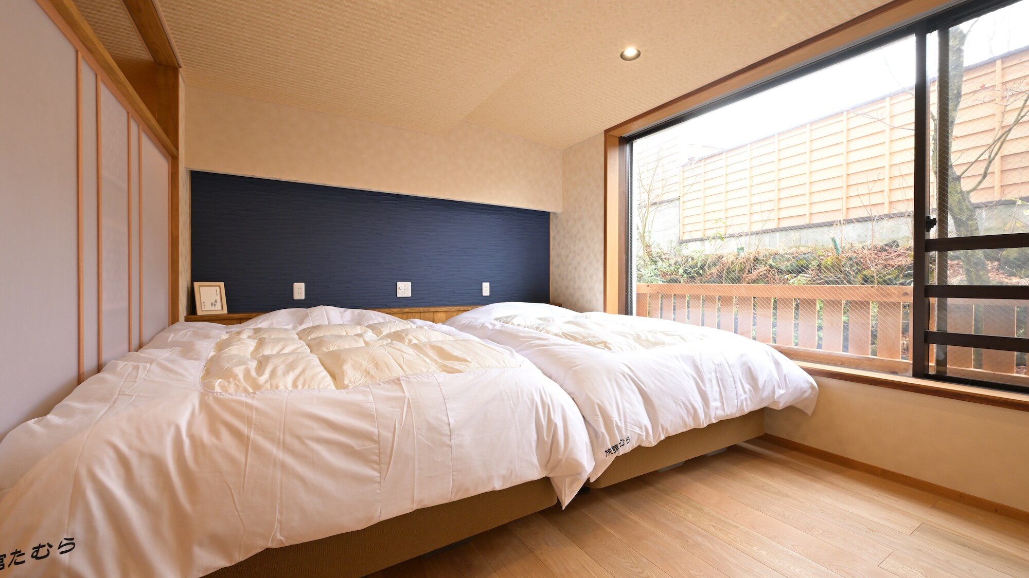 Yuri hot spring indoor bath + Japanese-style room + twin bed + dining room