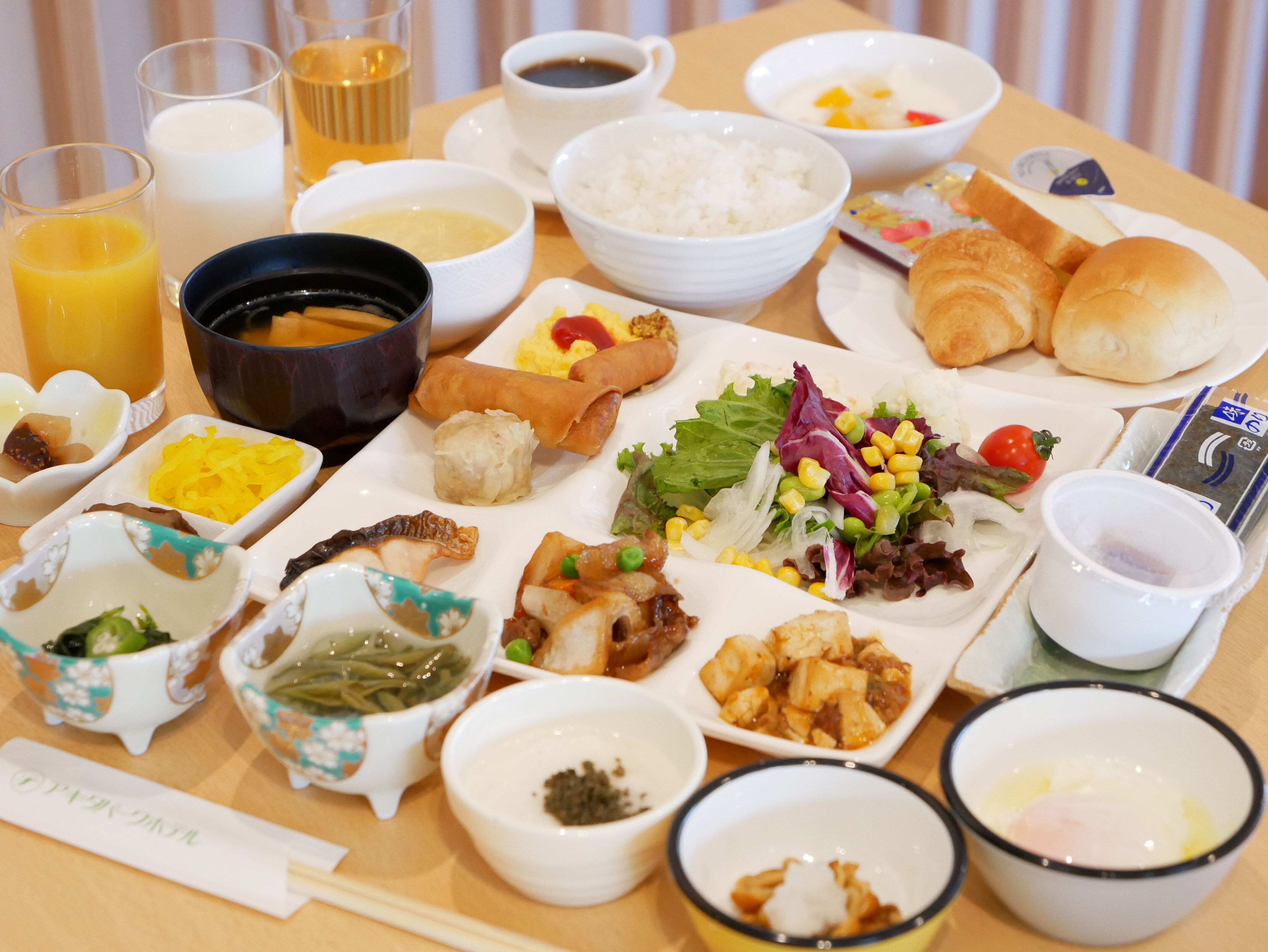 自助早餐擺盤圖片