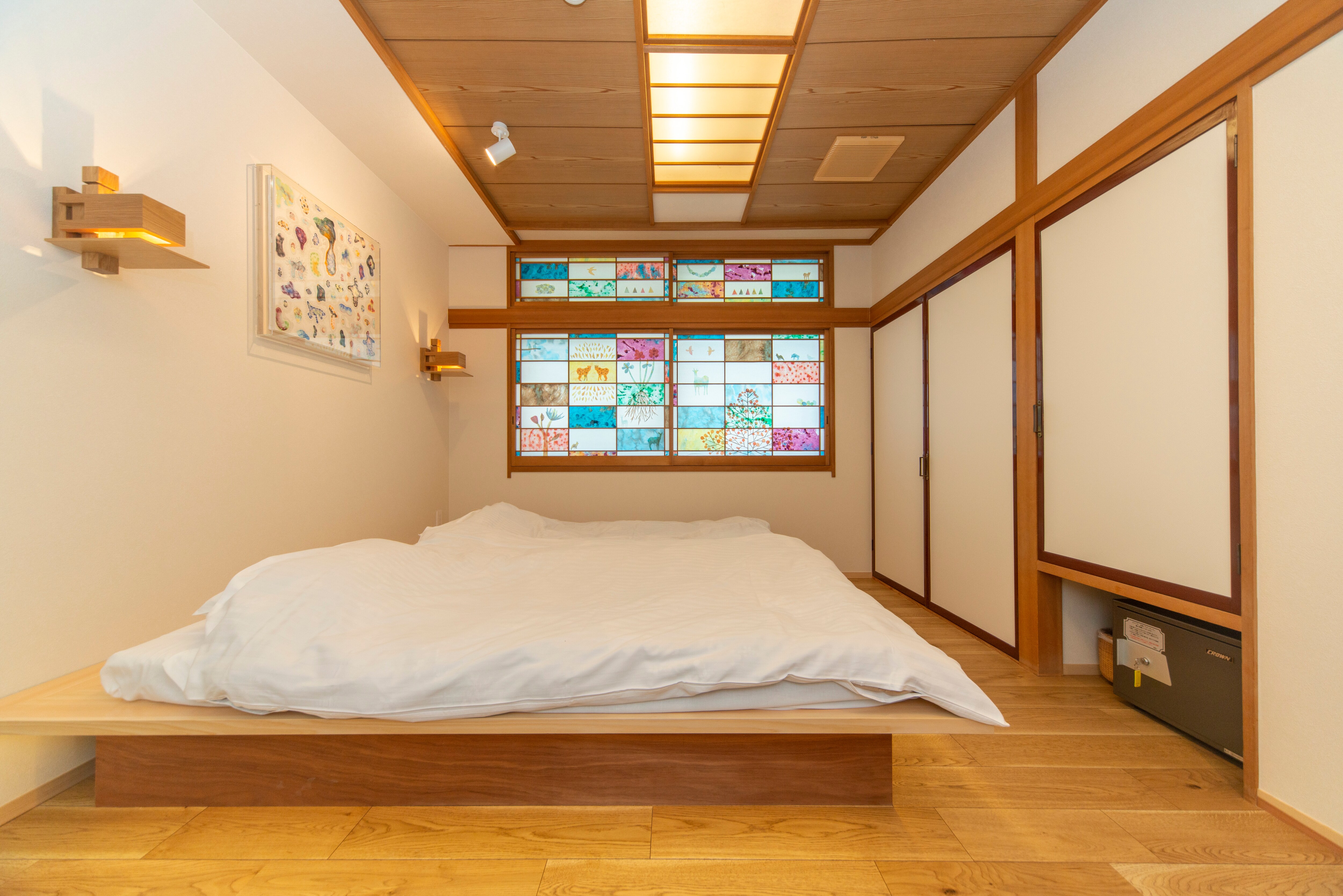 307 [Mountain side corner room] Living room + bedroom + toilet + washstand Artist room Artist Atsuko Yamagata 2 to 5 people