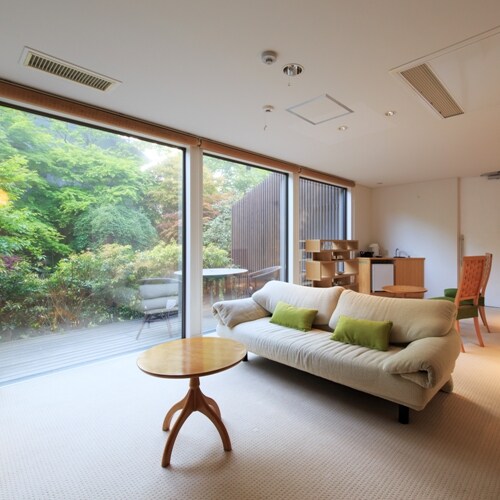 Modern Japanese and Western room with open-air bath