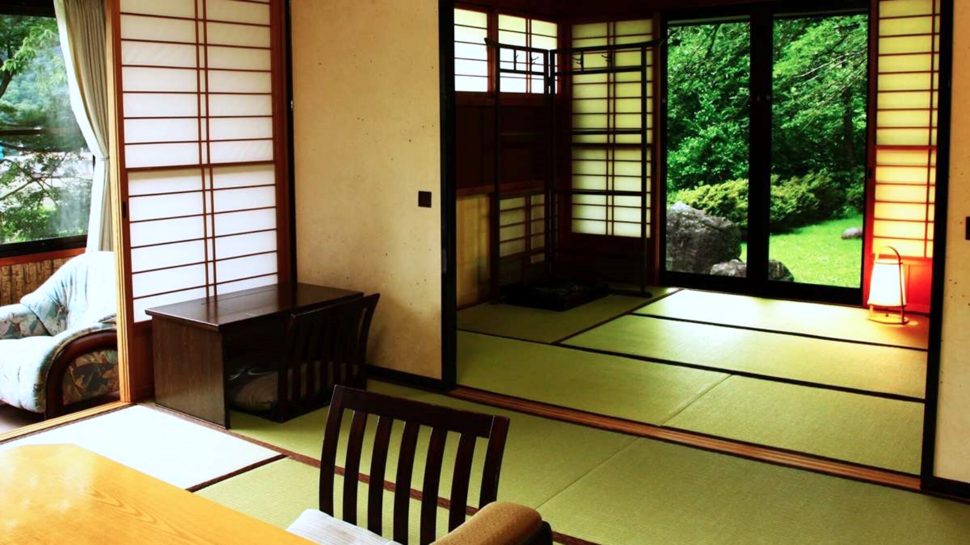[Special room away] Kusamakura: Japanese-style room 8 tatami mats / Next room 6 tatami mats / Tea room / Mizuya [Capacity] 2-5 people