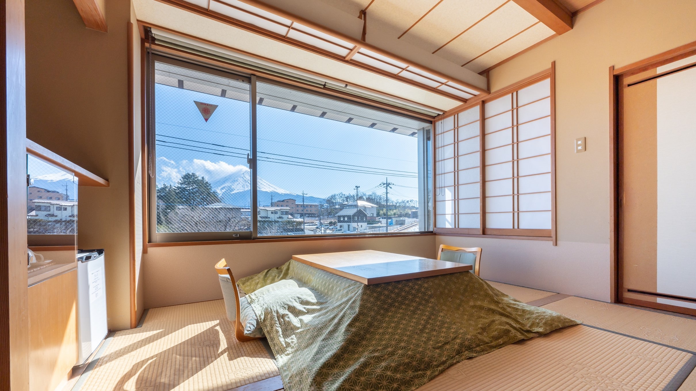 2.3F Japanese-style room with Mt. Fuji observation bath 10 tatami mats + wide-rimmed kotatsu [deluxe]